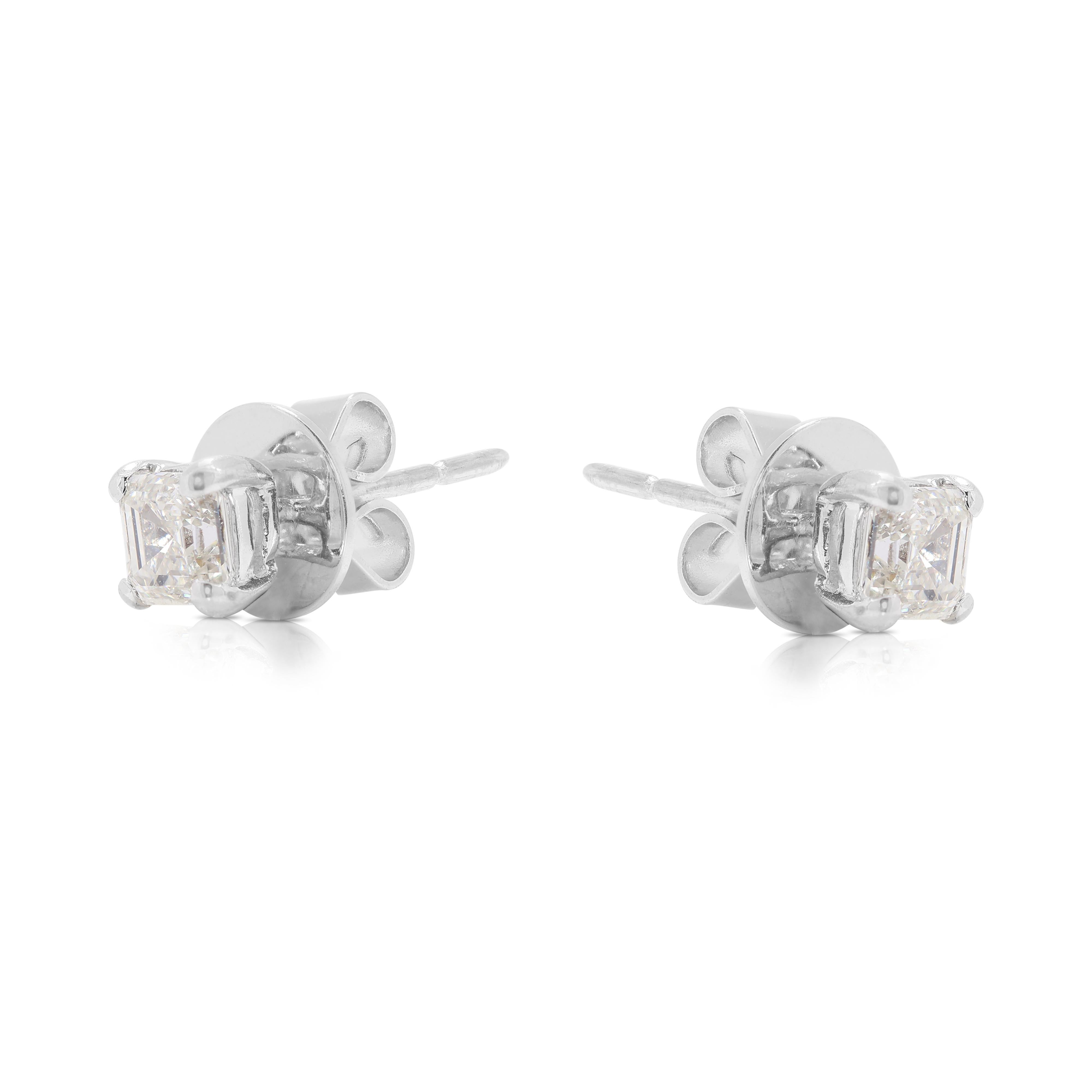 Taille carrée Clous d'oreilles en or blanc 18 carats avec diamants naturels de 1,00 carat en vente