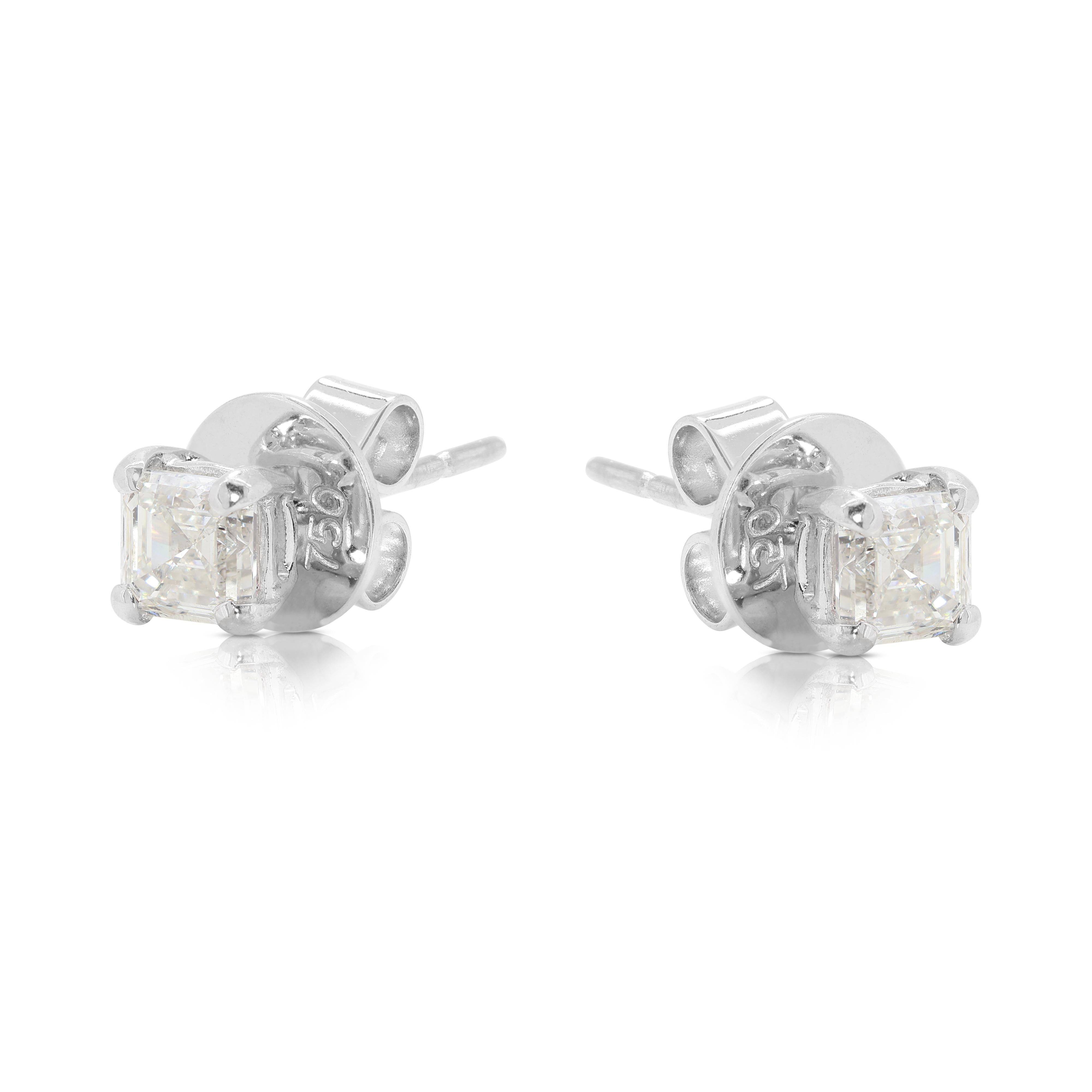 Clous d'oreilles en or blanc 18 carats avec diamants naturels de 1,00 carat Bon état - En vente à רמת גן, IL