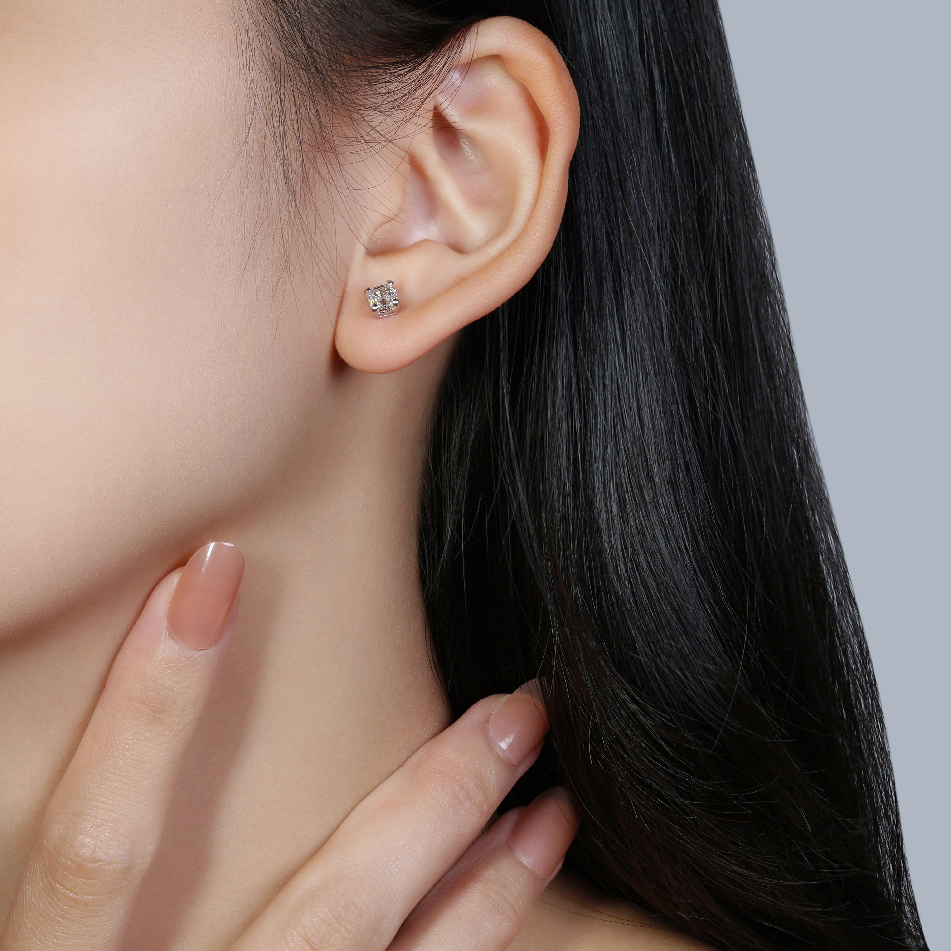 Clous d'oreilles en or blanc 18 carats avec diamants naturels de 1,00 carat en vente 3