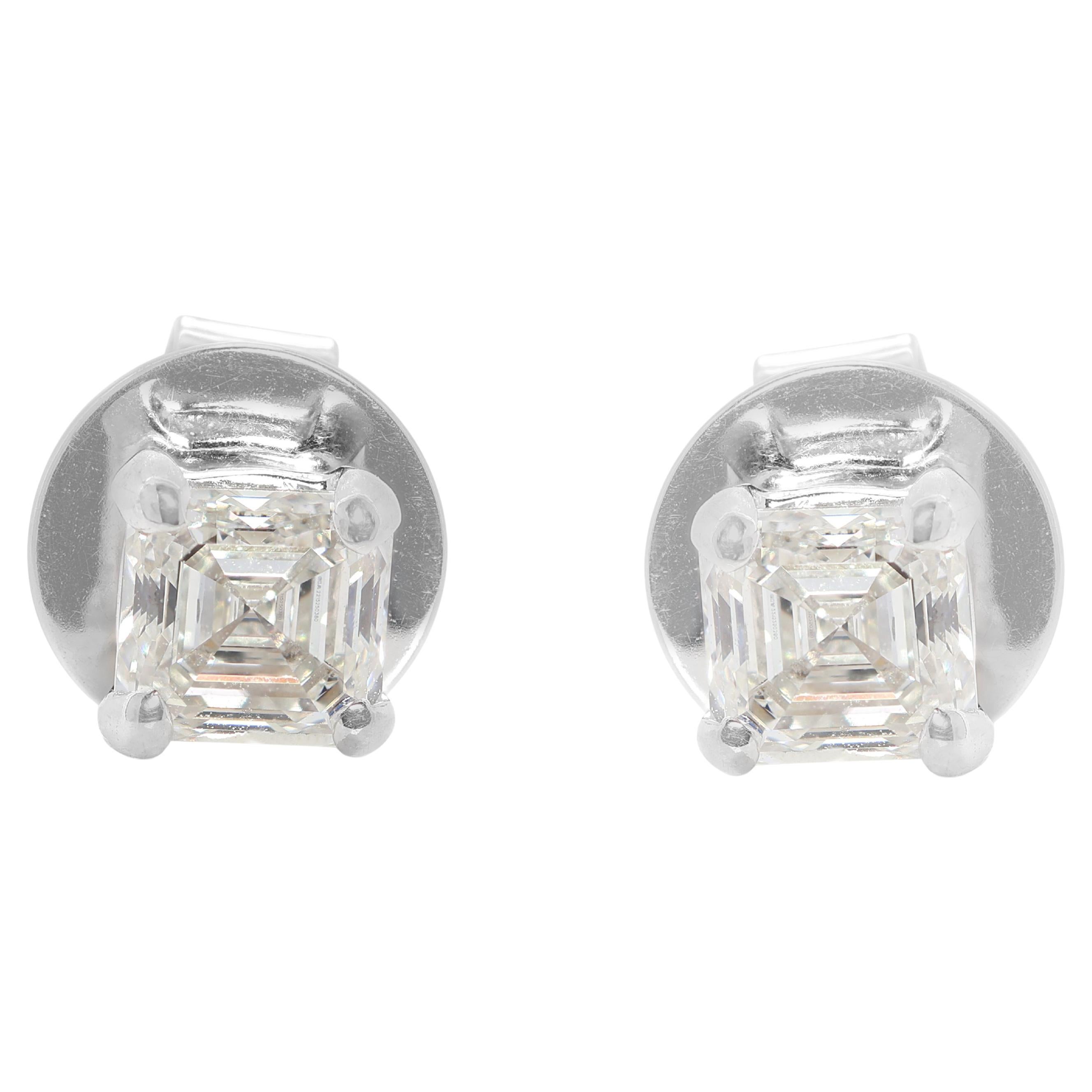 Sorprendentes pendientes de oro blanco de 18 quilates con diamantes naturales de 1,00 quilates