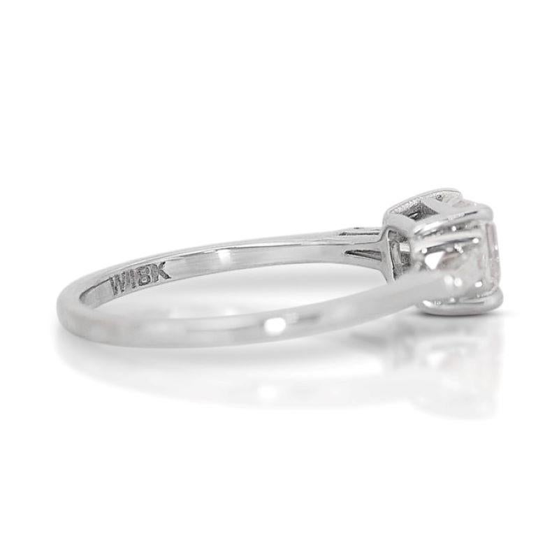 Stunning 1.00 Carat Square Emerald Cut Diamond Ring For Sale 1