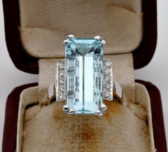 Stunning 10.00 Carat Natural Aquamarine and Diamond 1960s Ring