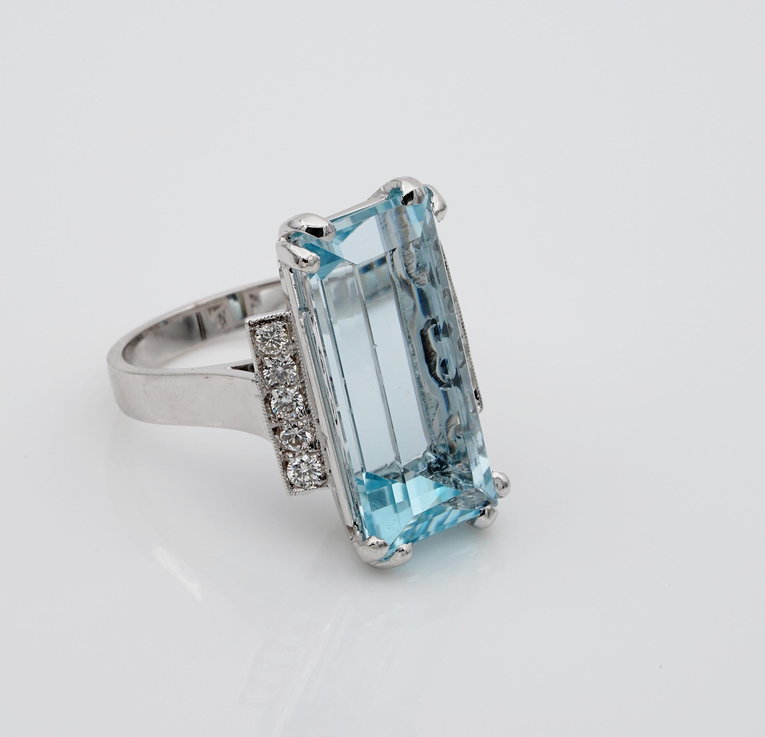 Contemporary Stunning 10.00 Carat Natural Aquamarine and Diamond 1960s Ring For Sale