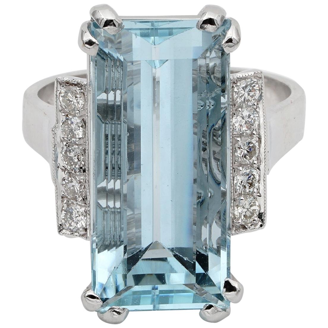 Stunning 10.00 Carat Natural Aquamarine and Diamond 1960s Ring For Sale