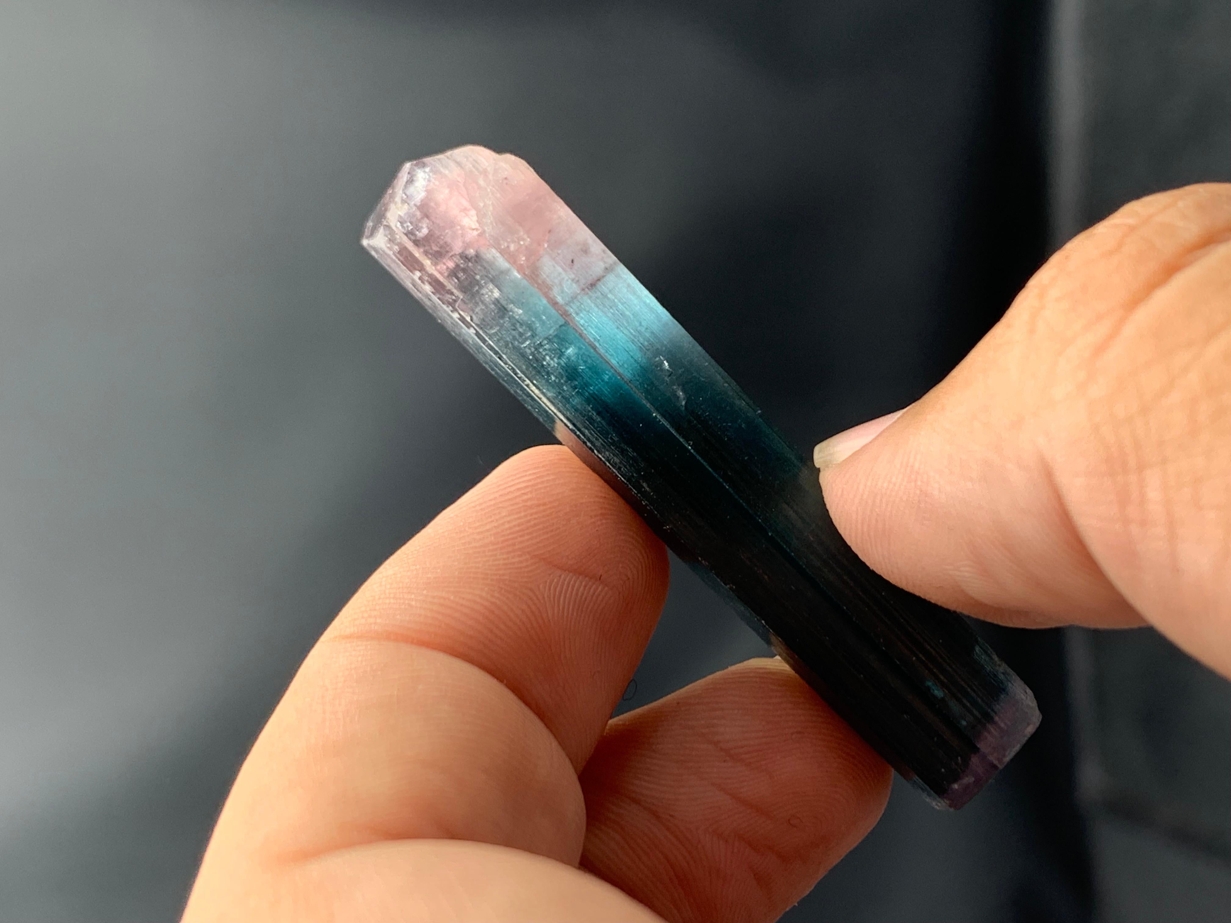 Atemberaubender 10,47 Gramm Bi Farbe Turmalin Kristall aus Afghanistan-Mine im Angebot 5