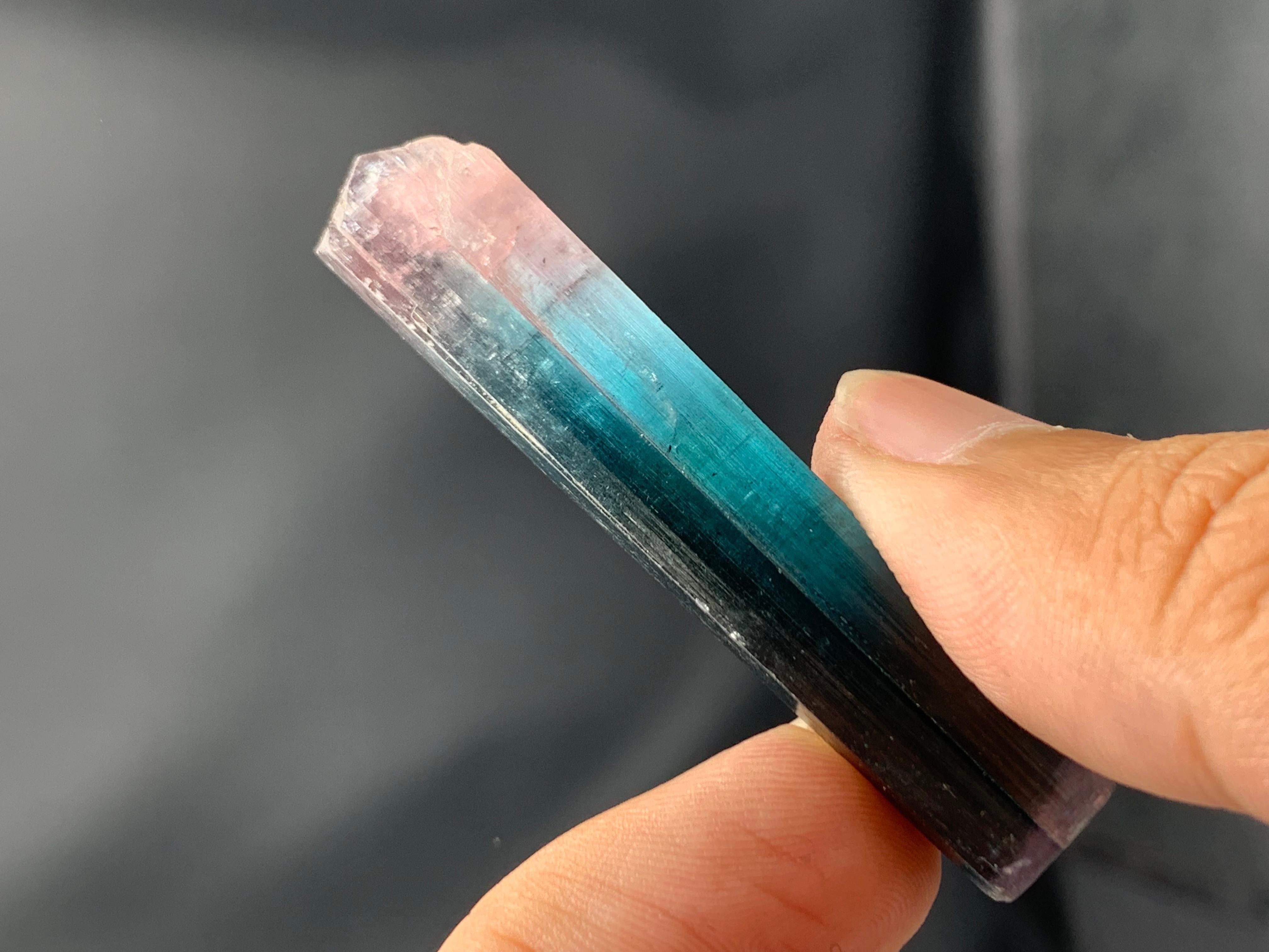 Atemberaubender 10,47 Gramm Bi Farbe Turmalin Kristall aus Afghanistan-Mine im Angebot 7