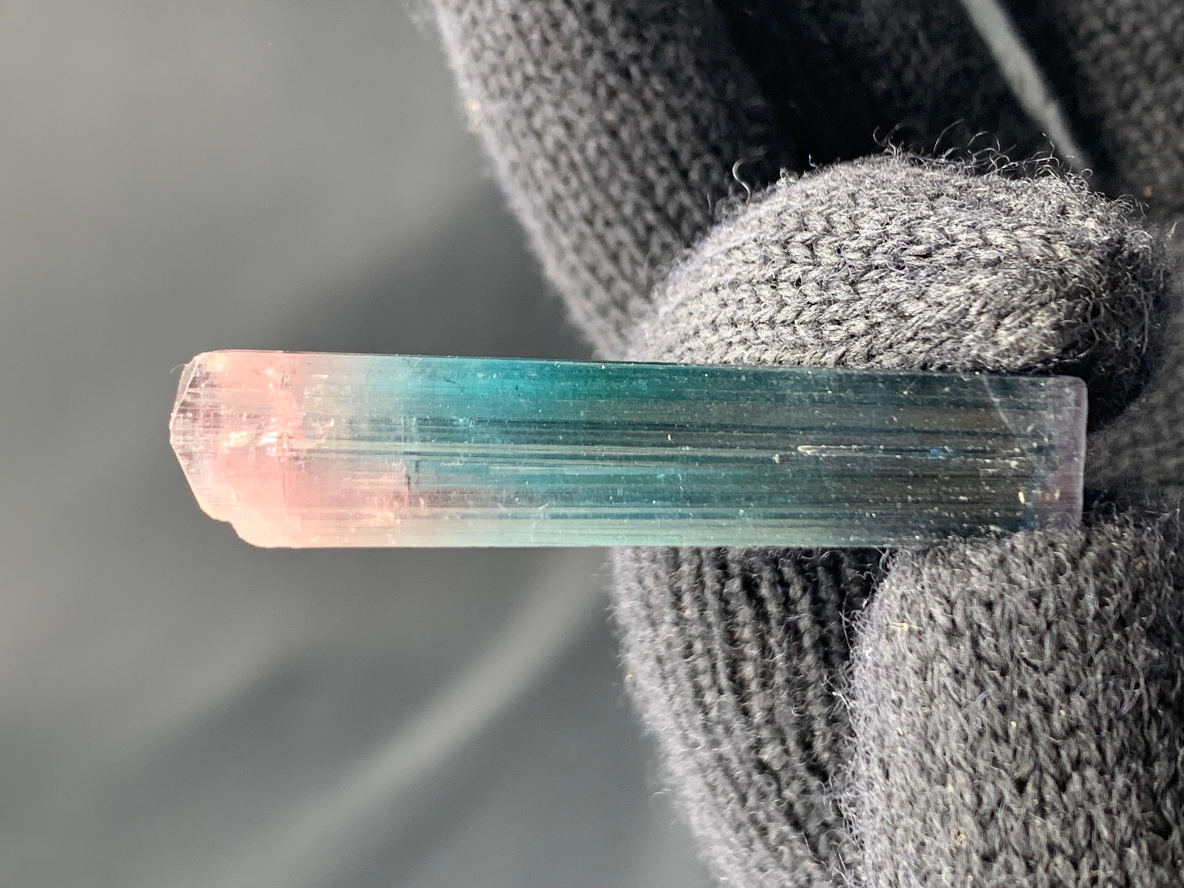 Atemberaubender 10,47 Gramm Bi Farbe Turmalin Kristall aus Afghanistan-Mine (Adamstil) im Angebot