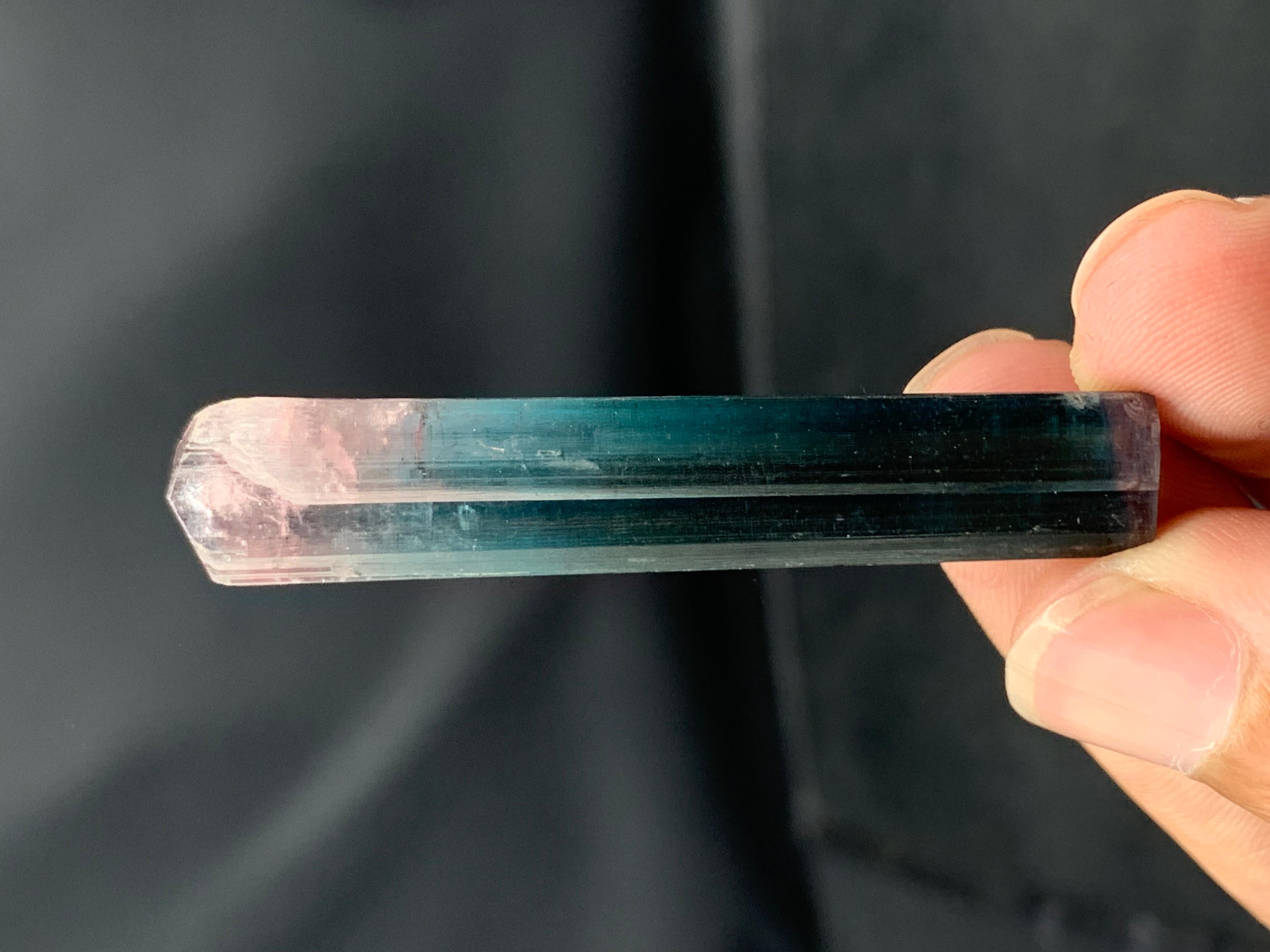 Atemberaubender 10,47 Gramm Bi Farbe Turmalin Kristall aus Afghanistan-Mine (Afghanisch) im Angebot