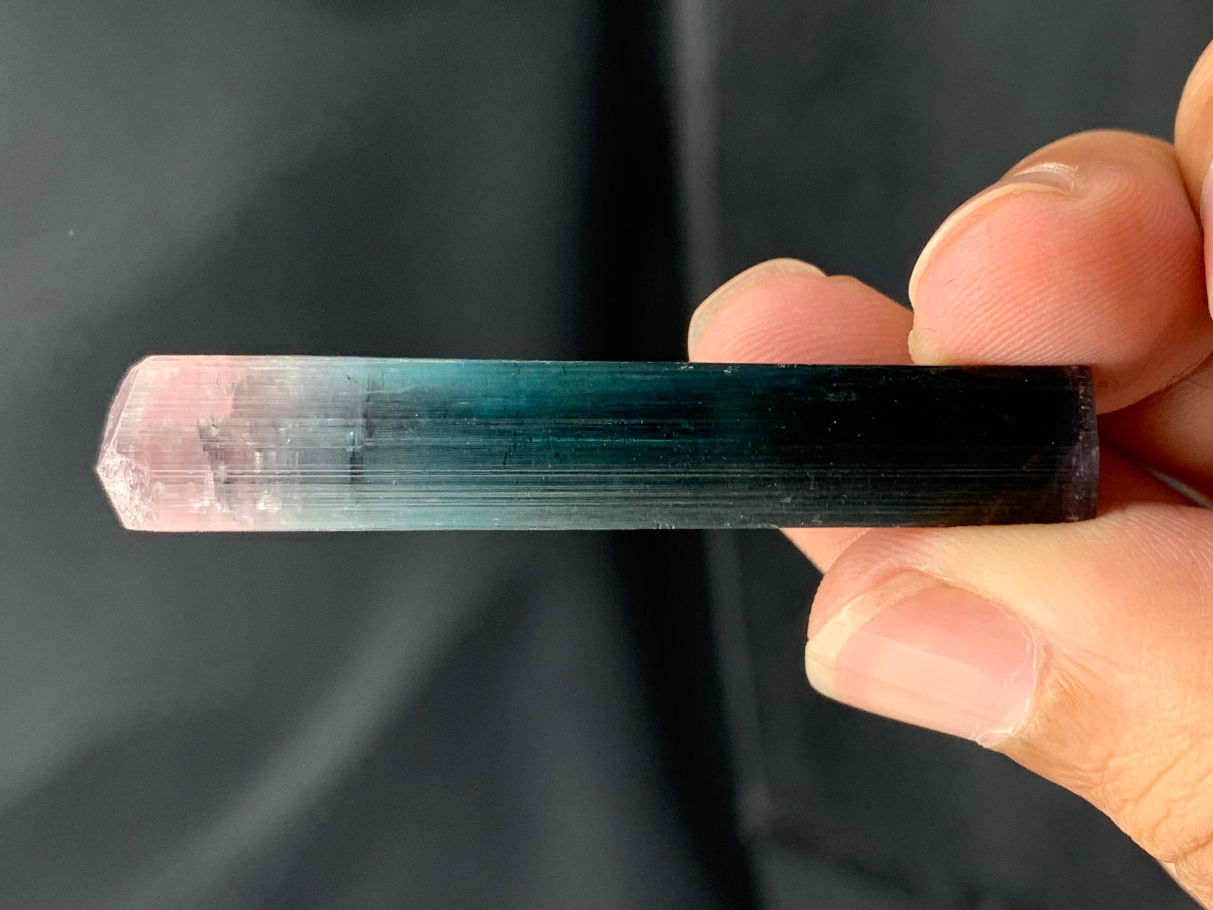 Atemberaubender 10,47 Gramm Bi Farbe Turmalin Kristall aus Afghanistan-Mine im Zustand „Gut“ im Angebot in Peshawar, PK