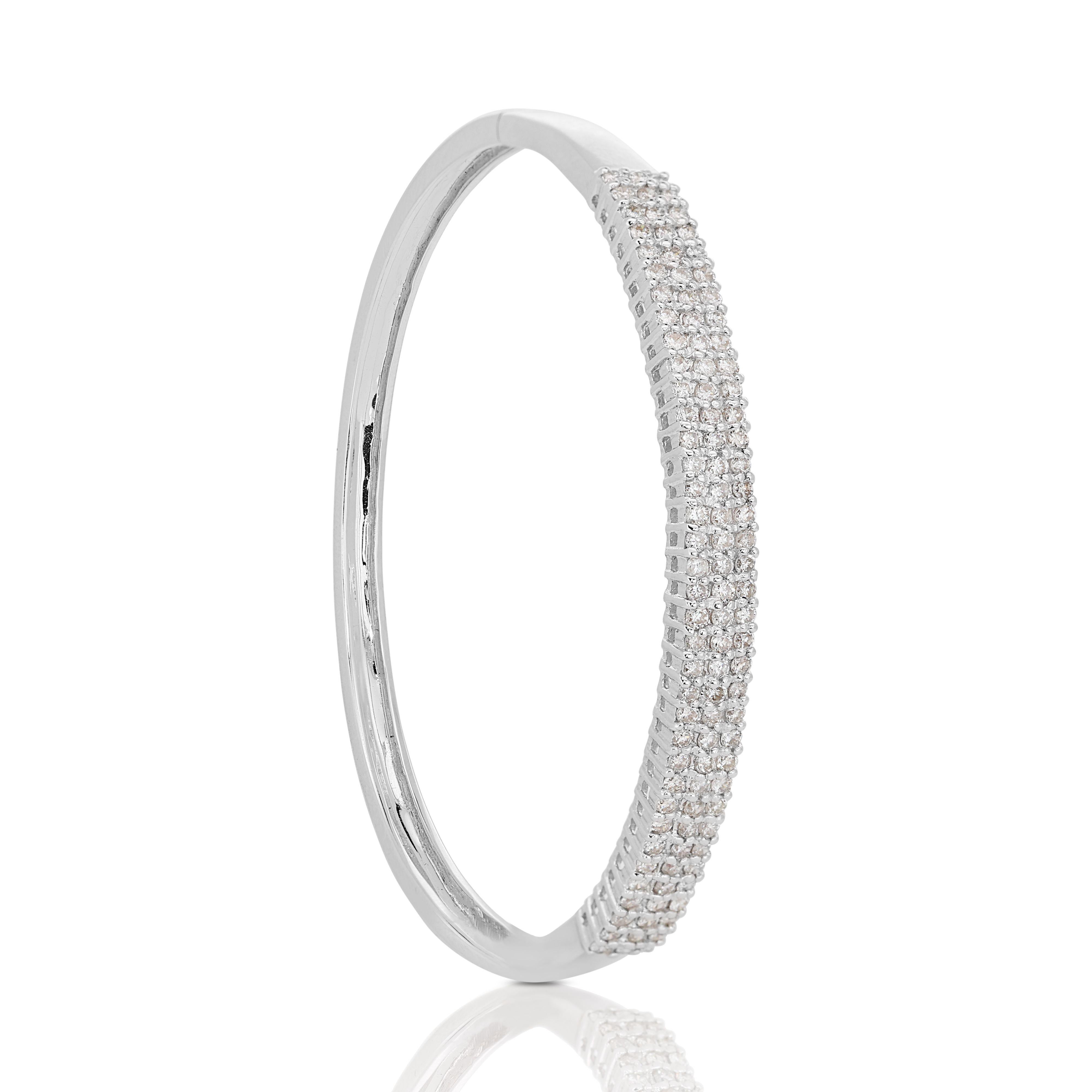 Stunning 1.08ct Round Brilliant Natural Diamond Bangle in 18K White Gold For Sale 3