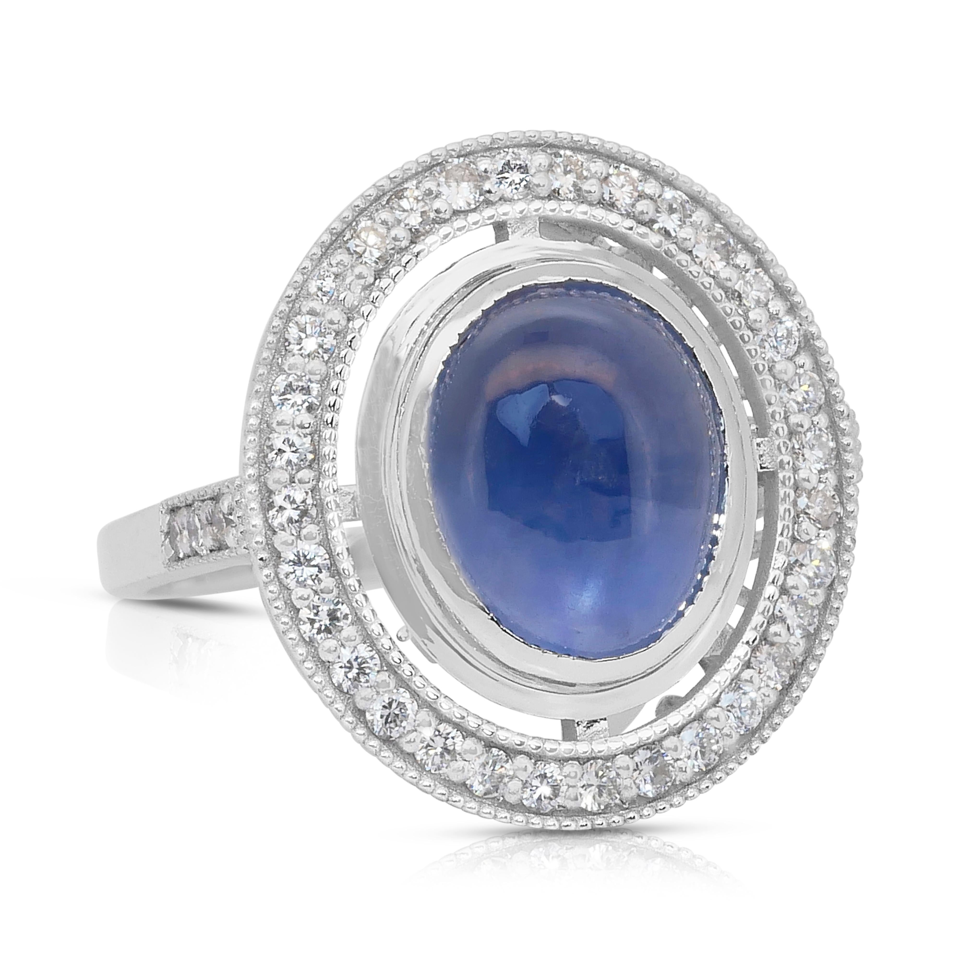 Taille ovale Superbe bague cocktail en or blanc 18 carats, saphir étoilé 10,92 carats et diamants en vente