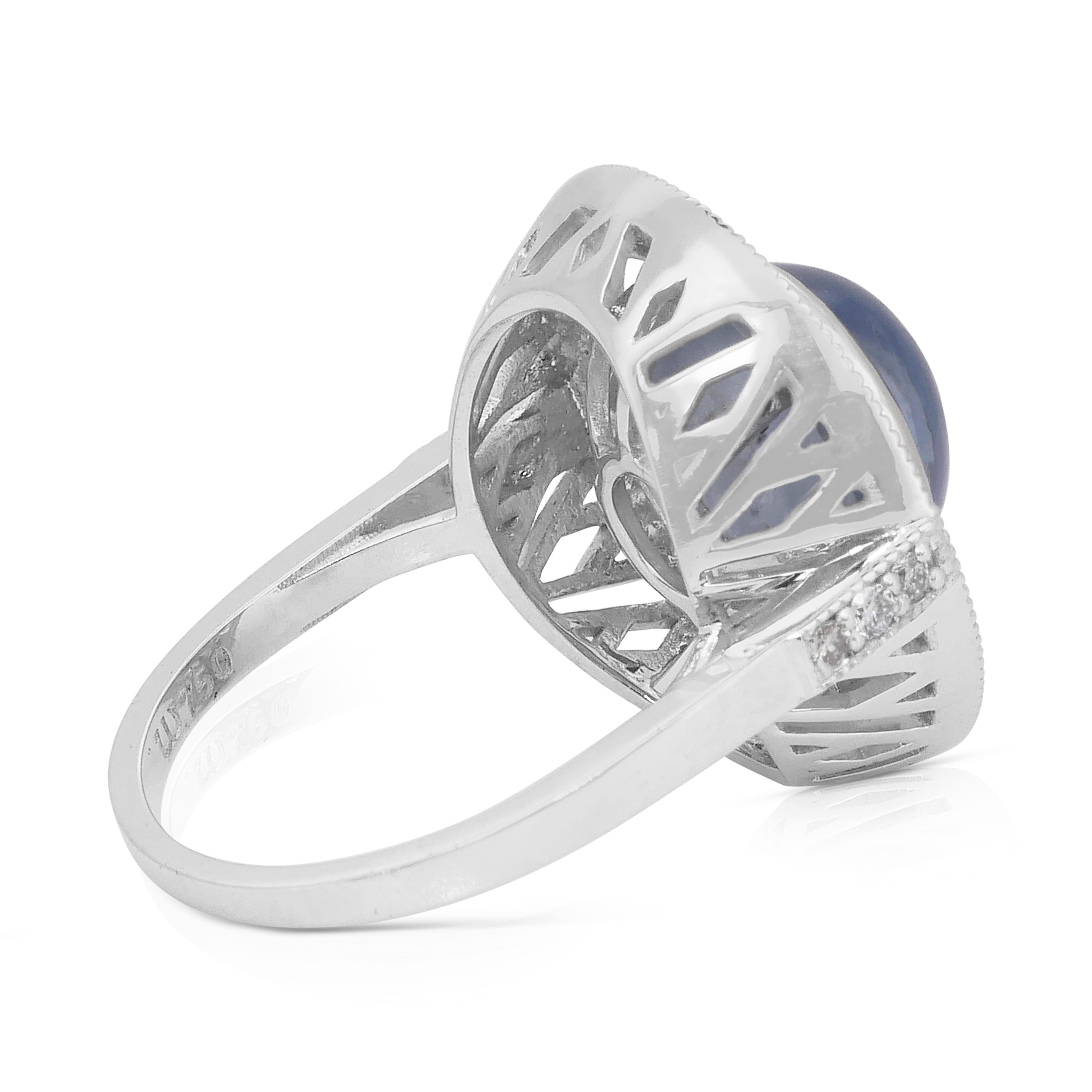 Superbe bague cocktail en or blanc 18 carats, saphir étoilé 10,92 carats et diamants Neuf - En vente à רמת גן, IL