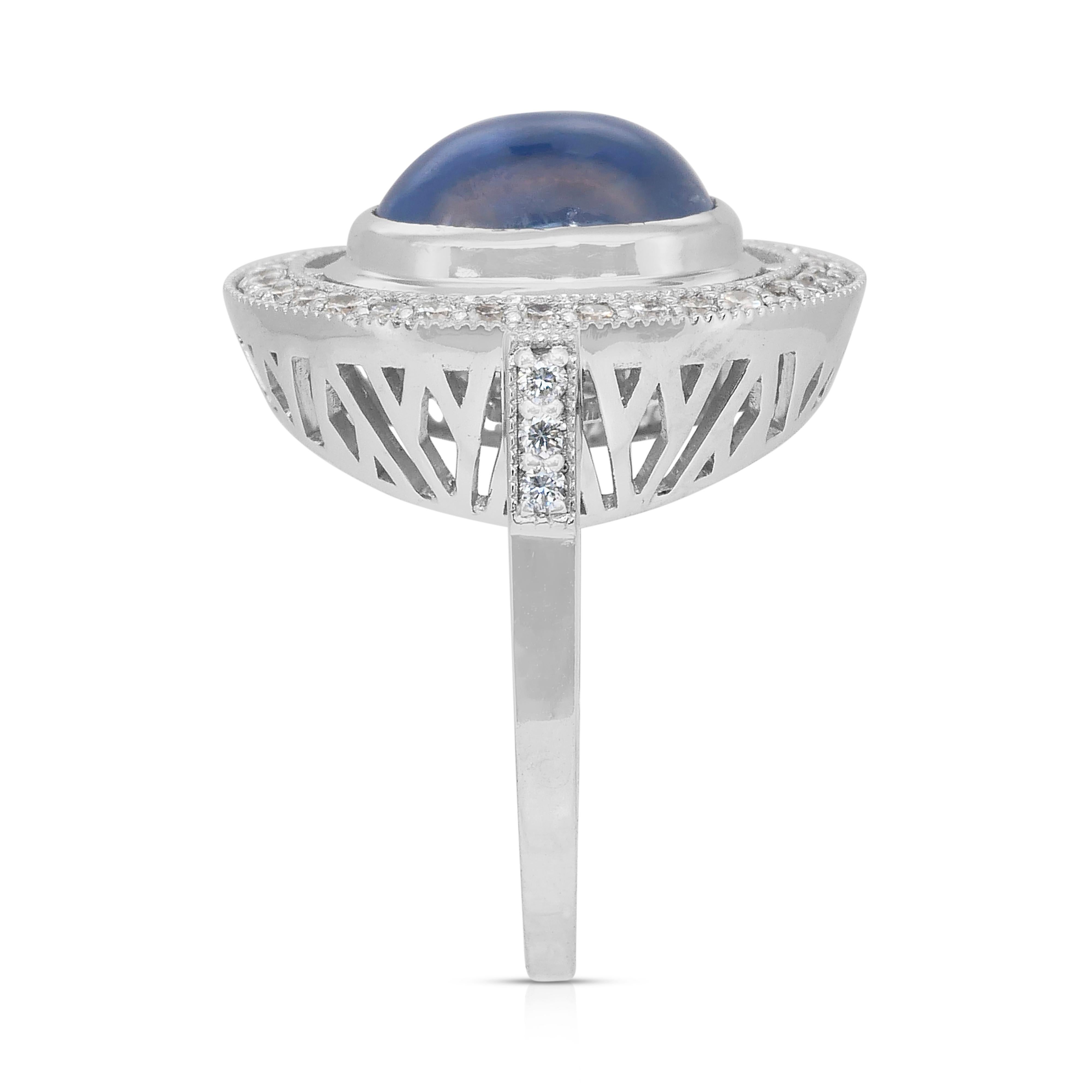 Superbe bague cocktail en or blanc 18 carats, saphir étoilé 10,92 carats et diamants en vente 2