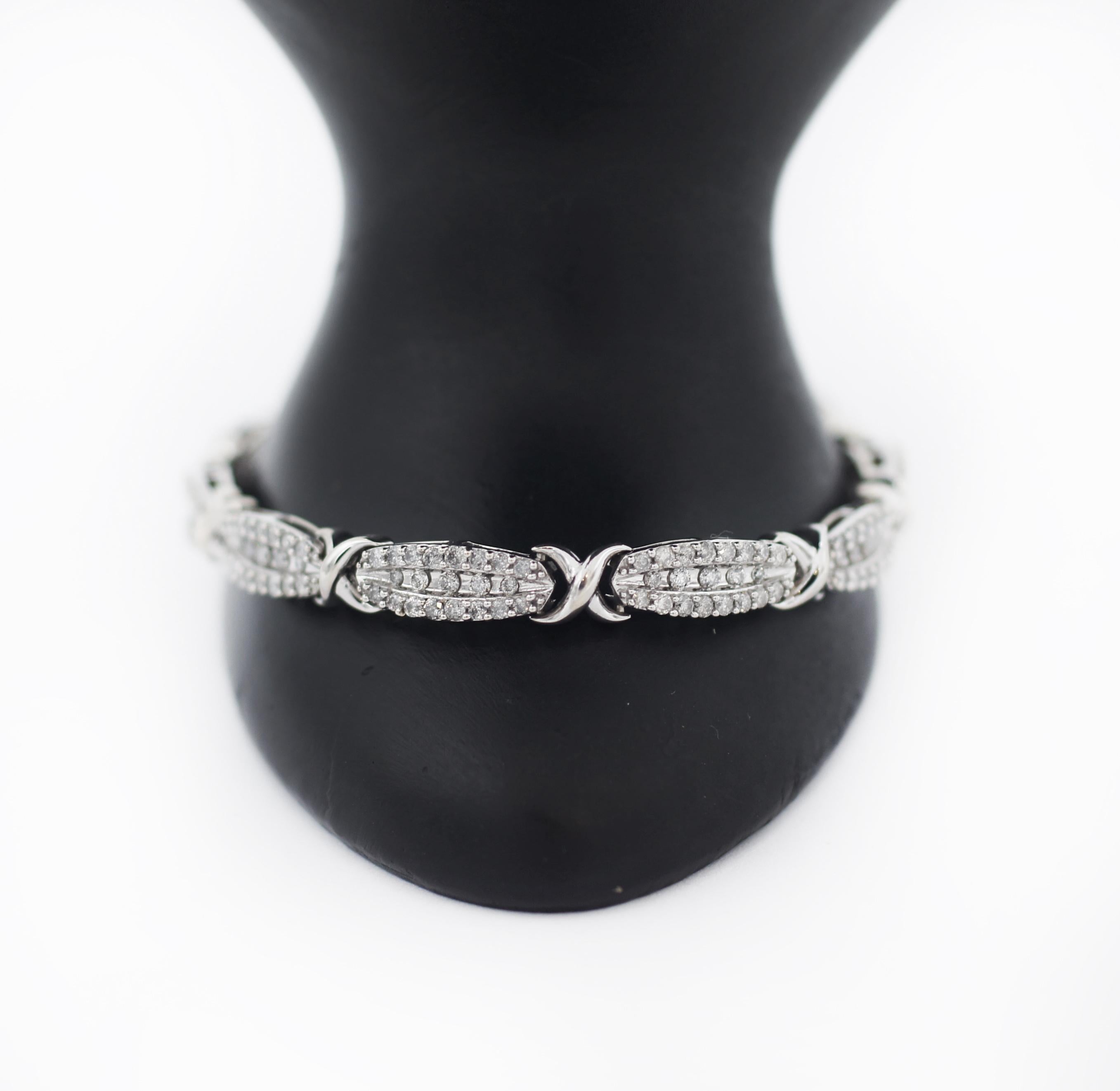 Beautiful Oval shaped links that are paved with diamonds
every oval link is linked by an x shaped connector
Made in 10K White Gold
Total bracelet weight of 14.5 grams
Approx. 2 carats in Diamonds
Bracelet 7.5