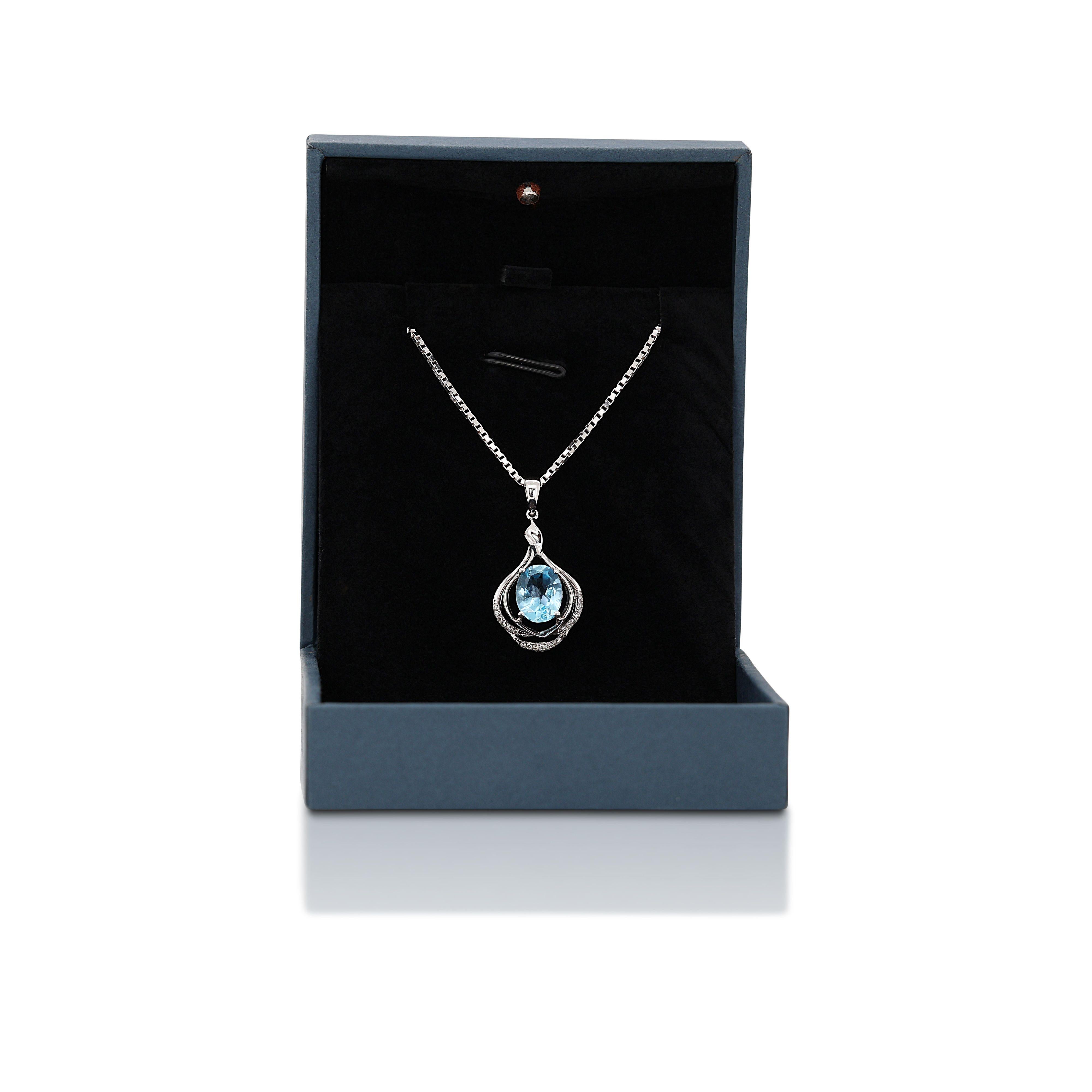 Stunning 10k White Gold Necklace with 3.16 Ct Natural Diamonds and Topaz For Sale 2