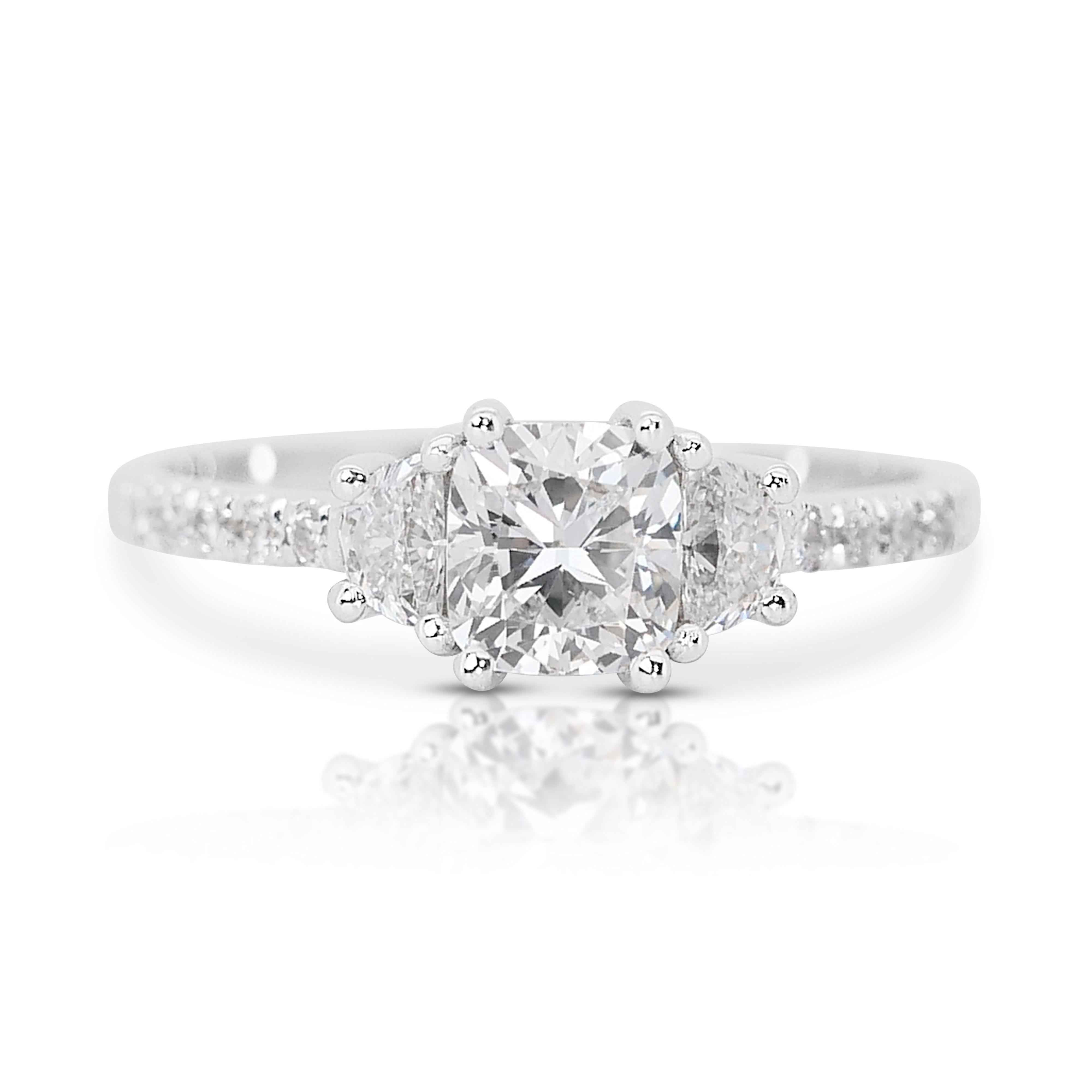 Stunning 1.10ct Diamonds 3-Stone Ring in 18k White Gold - GIA Certified For Sale 3