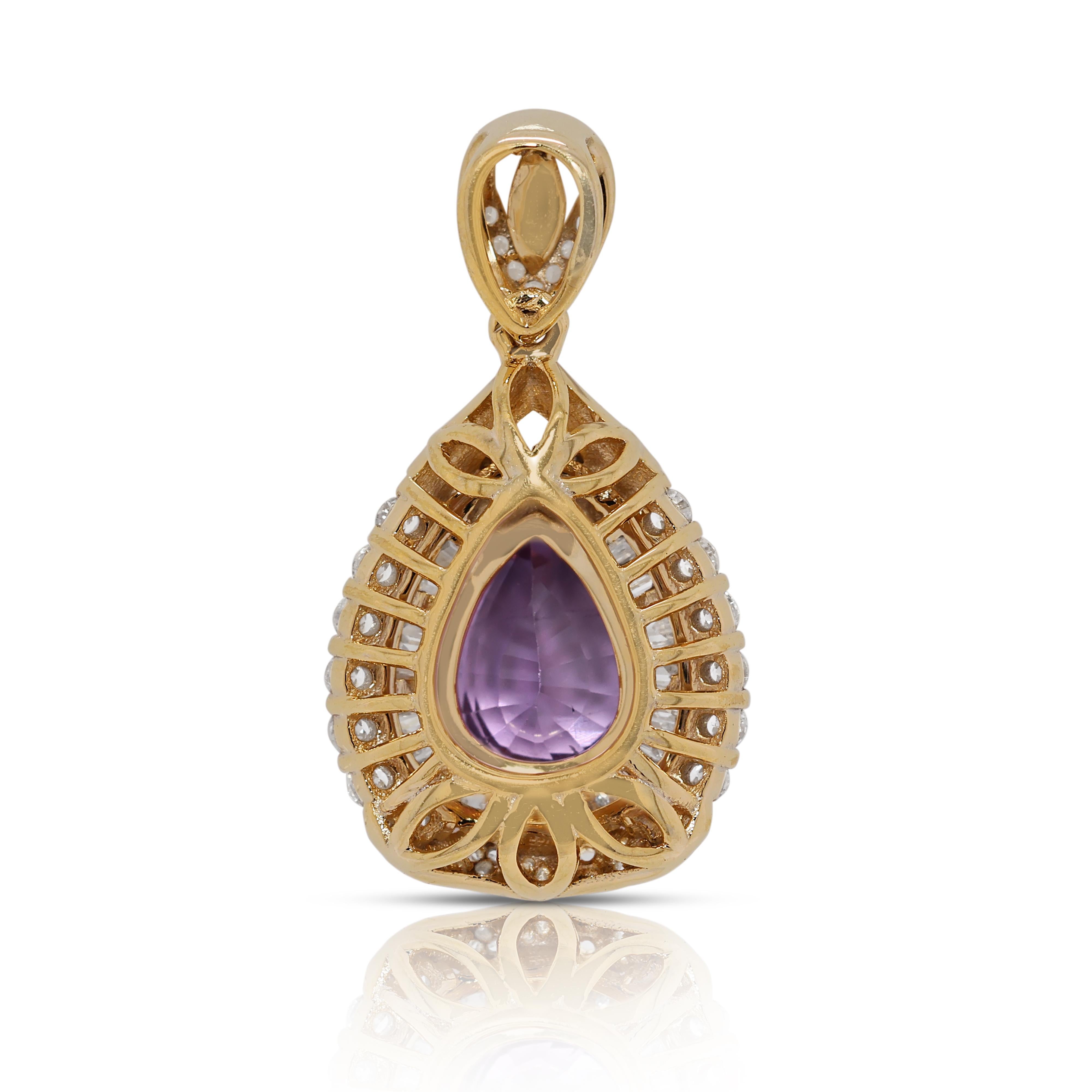 Stunning 1.14ct Purple Sapphire and Natural Diamonds Pendant in 18K Yellow Gold For Sale 1