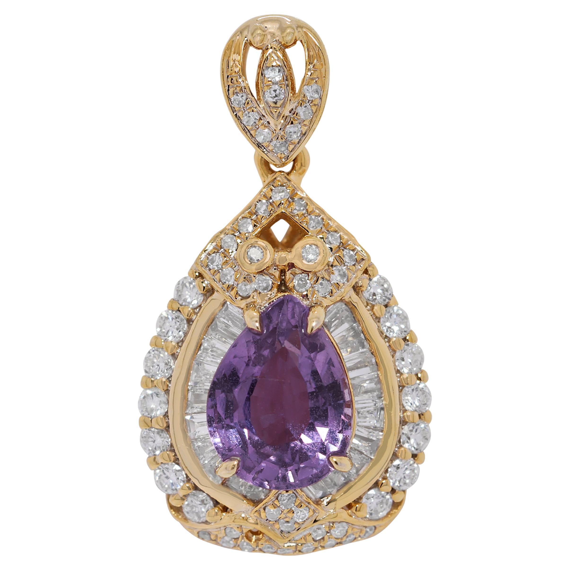 Stunning 1.14ct Purple Sapphire and Natural Diamonds Pendant in 18K Yellow Gold For Sale