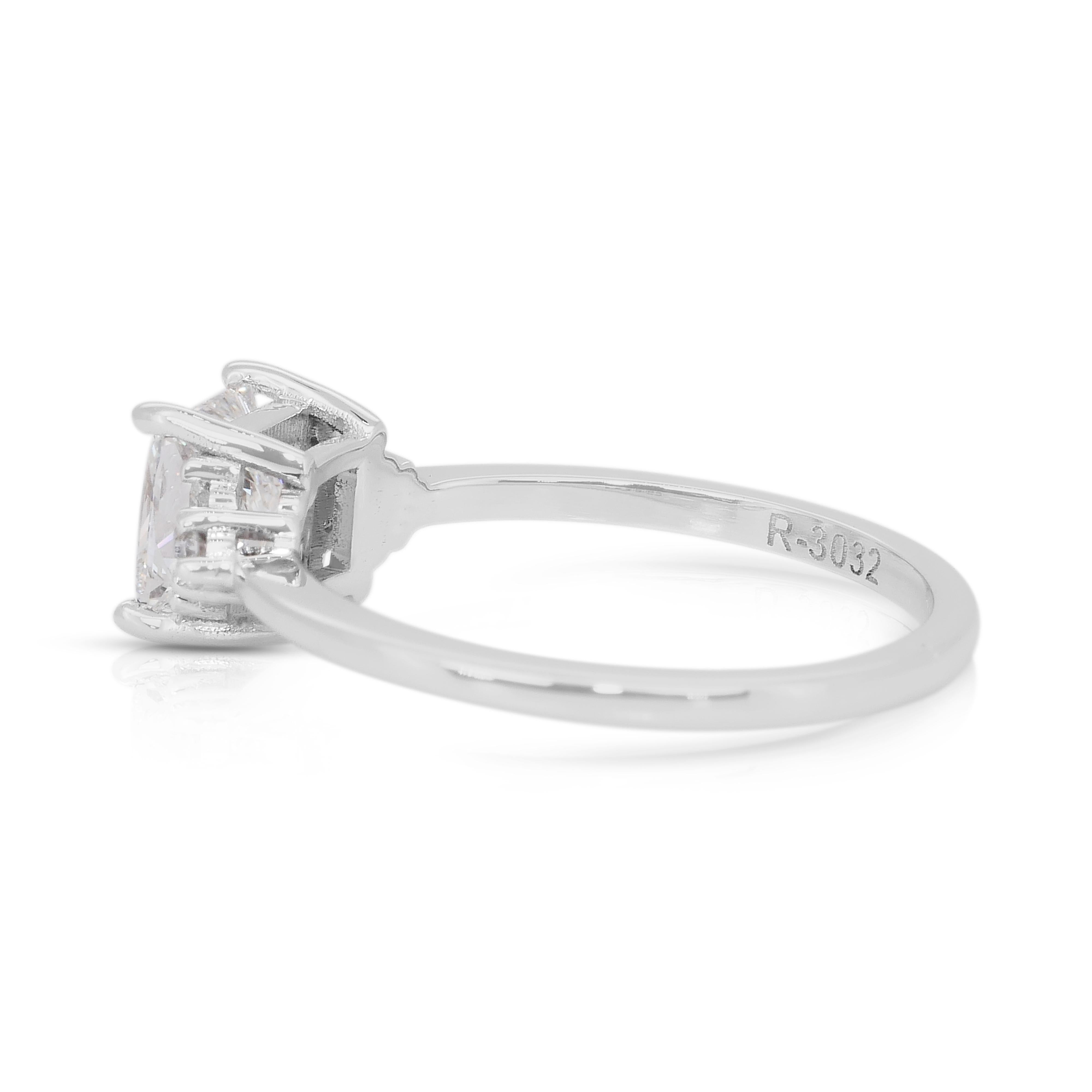 Stupendo anello con cluster di diamanti da 1,15 carati in oro bianco 14k - Certificato GIA in vendita 1