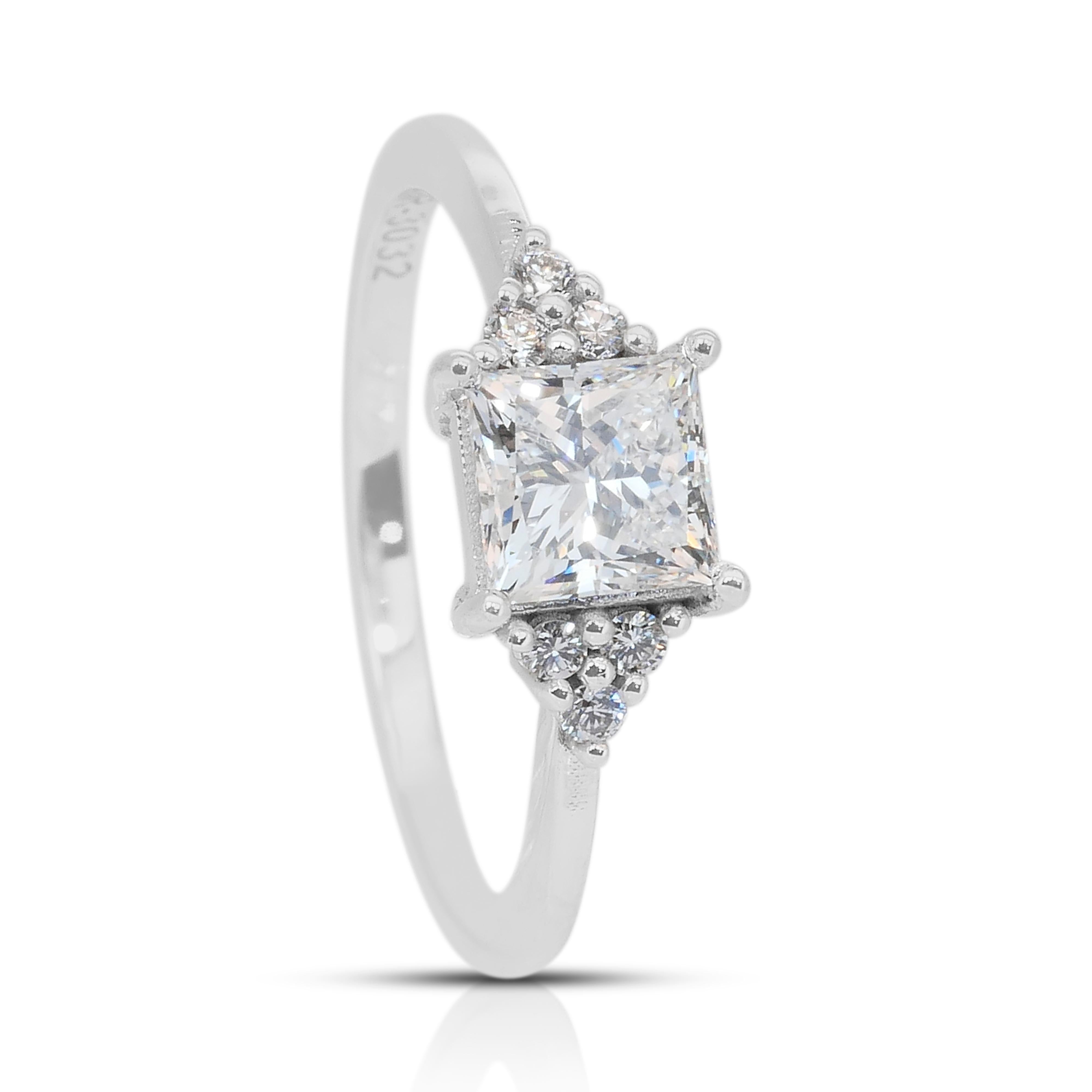 Stupendo anello con cluster di diamanti da 1,15 carati in oro bianco 14k - Certificato GIA in vendita 3