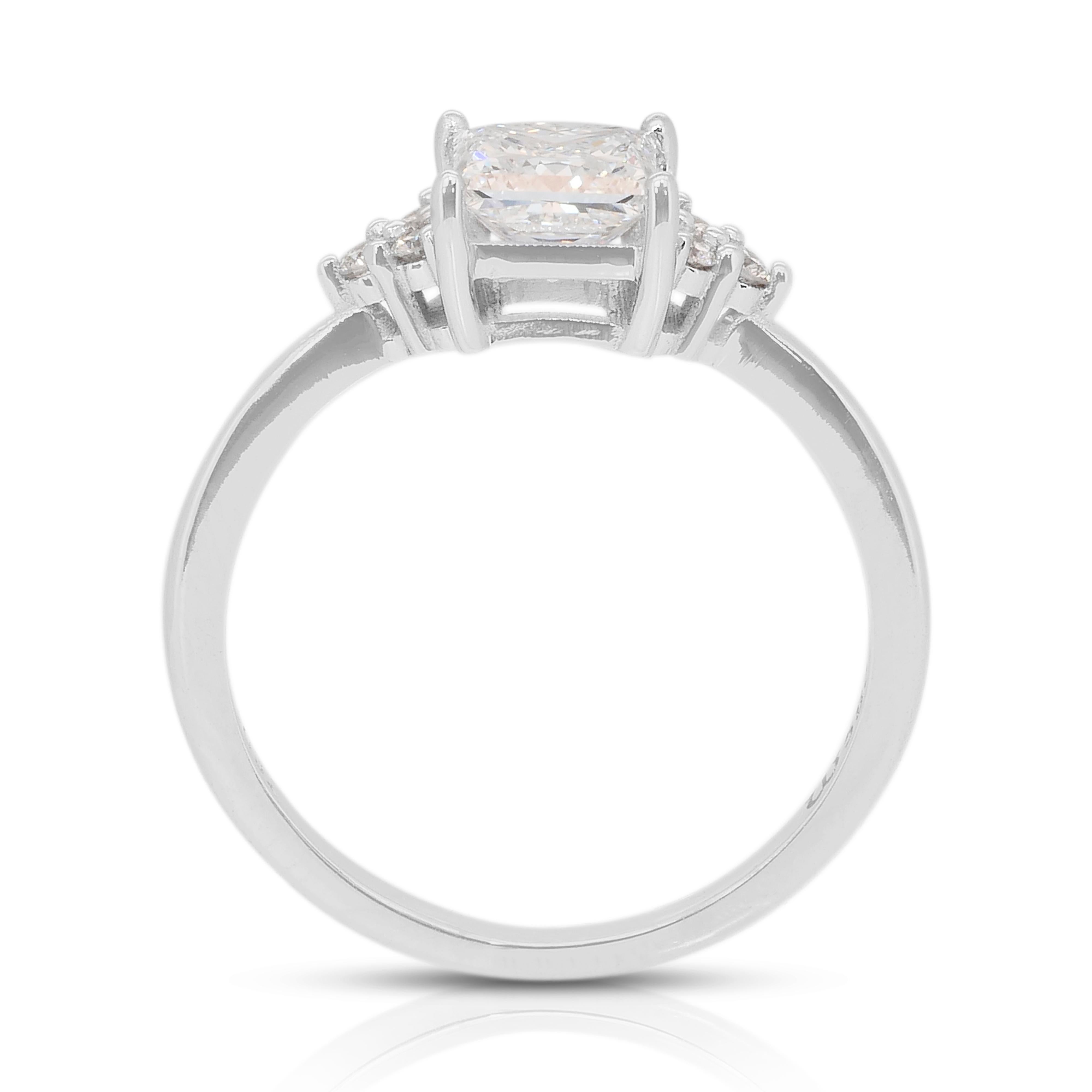 Stupendo anello con cluster di diamanti da 1,15 carati in oro bianco 14k - Certificato GIA in vendita 4