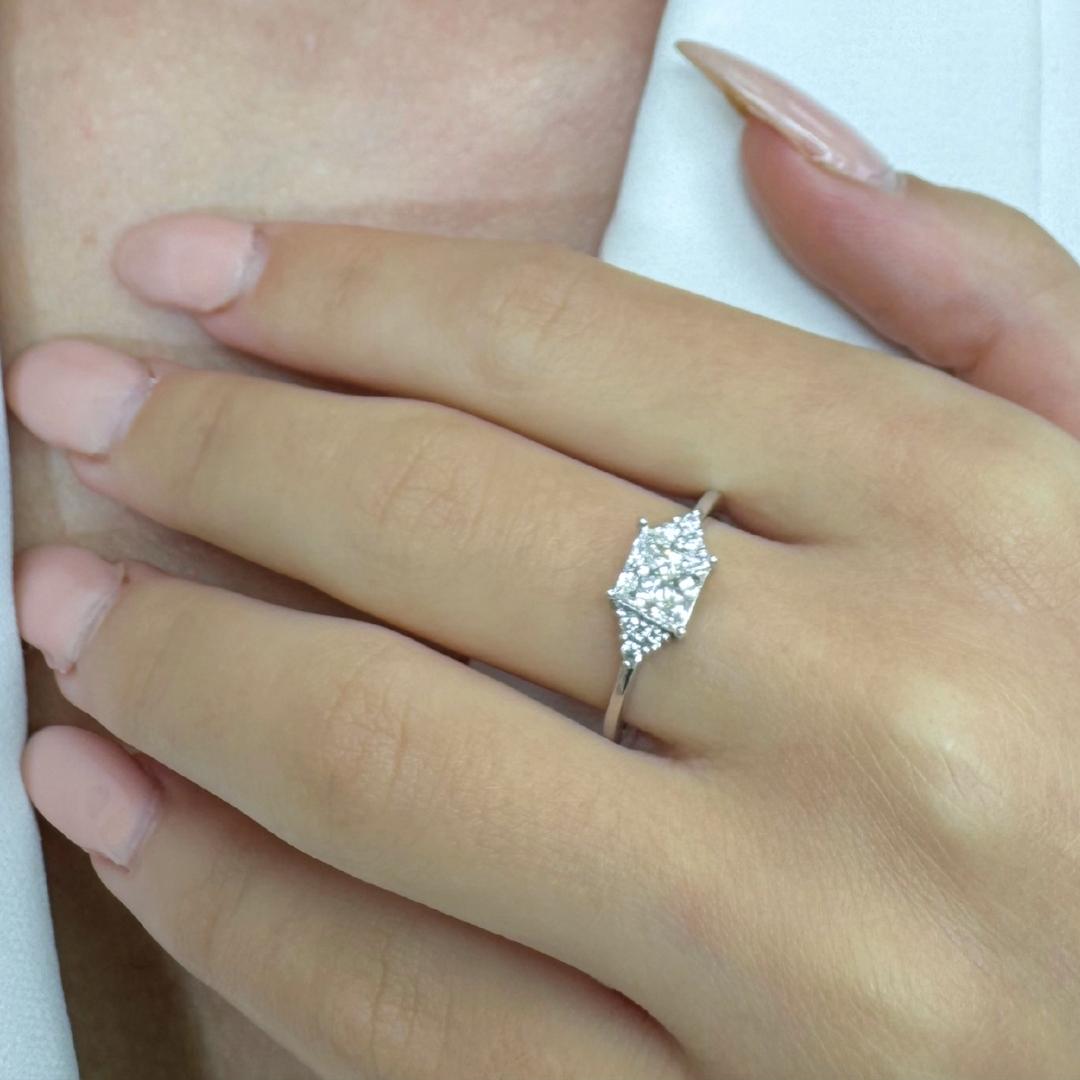Stupendo anello con cluster di diamanti da 1,15 carati in oro bianco 14k - Certificato GIA in vendita 5