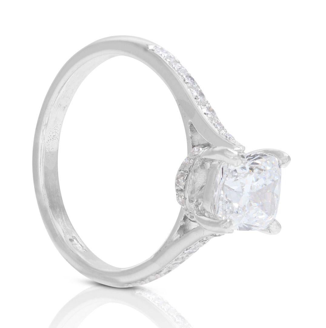 Stunning 1.16ct Diamond Solitaire Ring with Side Diamonds set in 18K White Gold In New Condition For Sale In רמת גן, IL