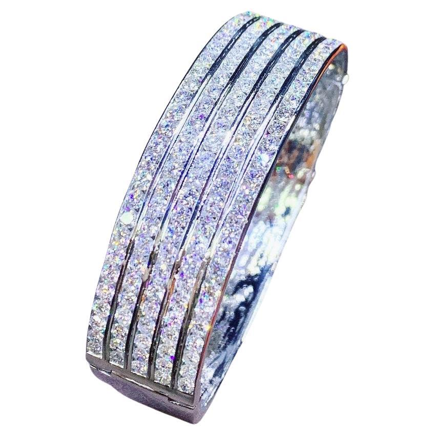 Certified 11, 78 Carats  Natural Diamonds 18k Gold Bracelet  For Sale
