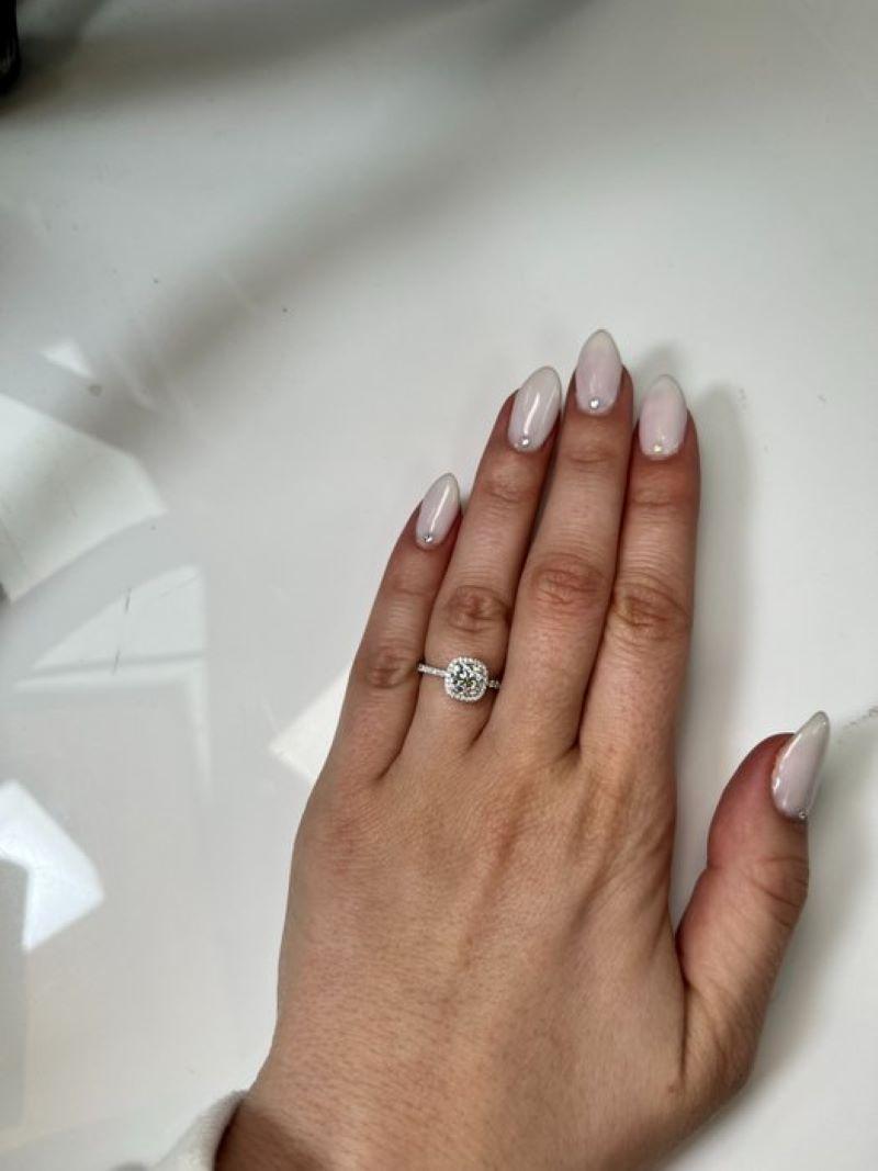 Women's Stunning 1.19 Carat Round Brilliant Diamond Ring in 18K White Gold For Sale