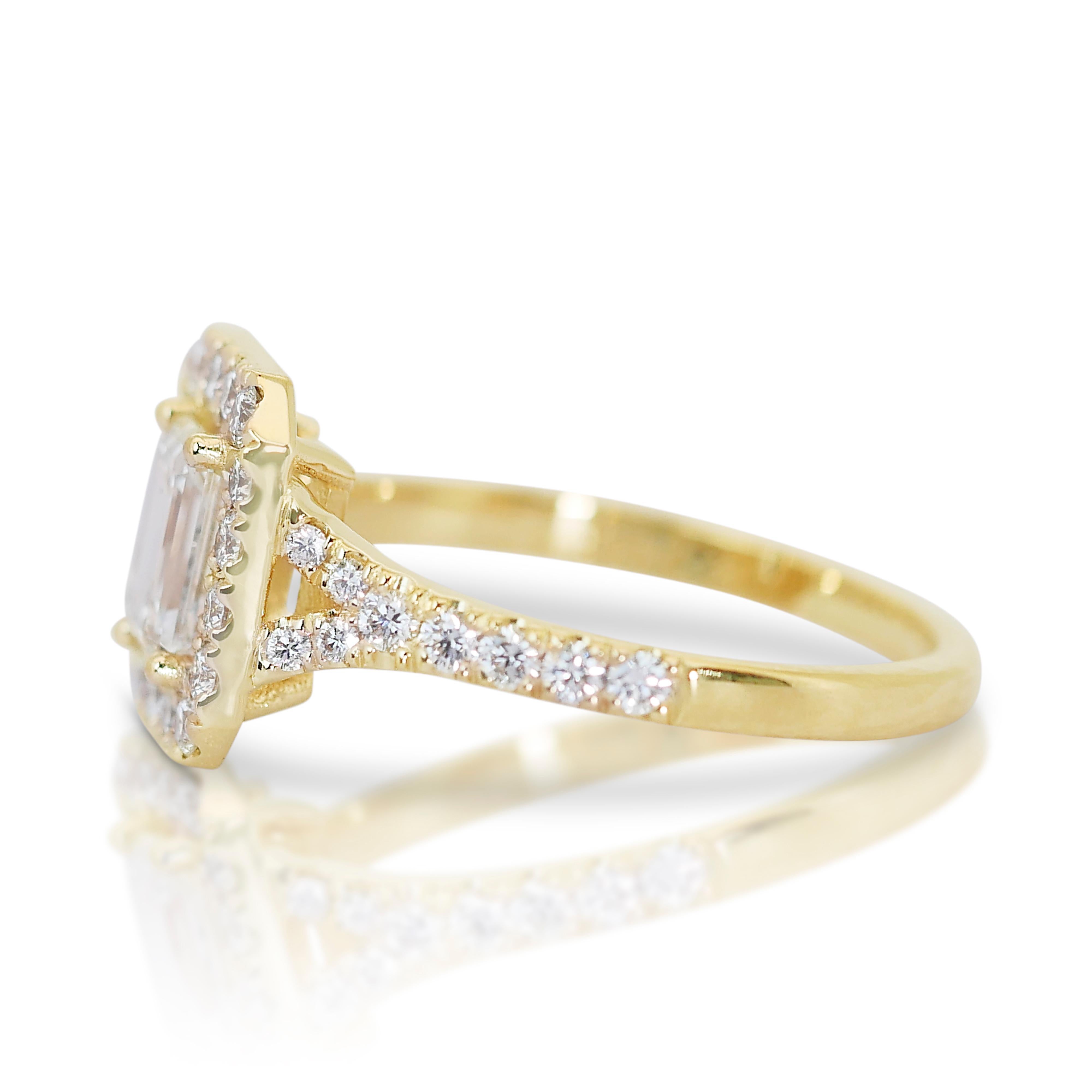 Stunning 1.22ct Diamonds Halo Ring in 18k Yellow Gold - GIA Certified In New Condition In רמת גן, IL