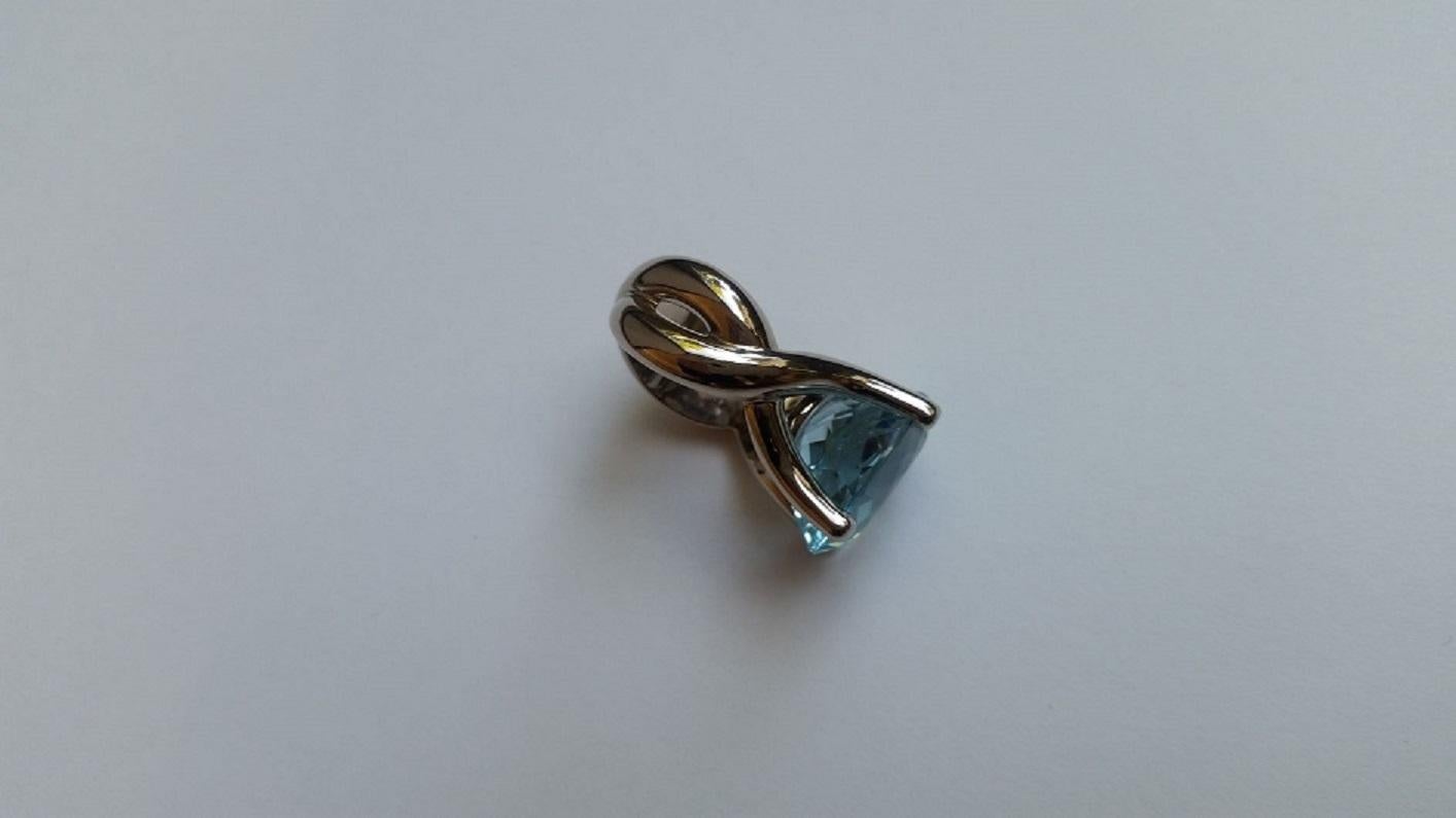 Stunning cocktailring 18 carat white gold with an once valuable aquamarine 12.57 ct.