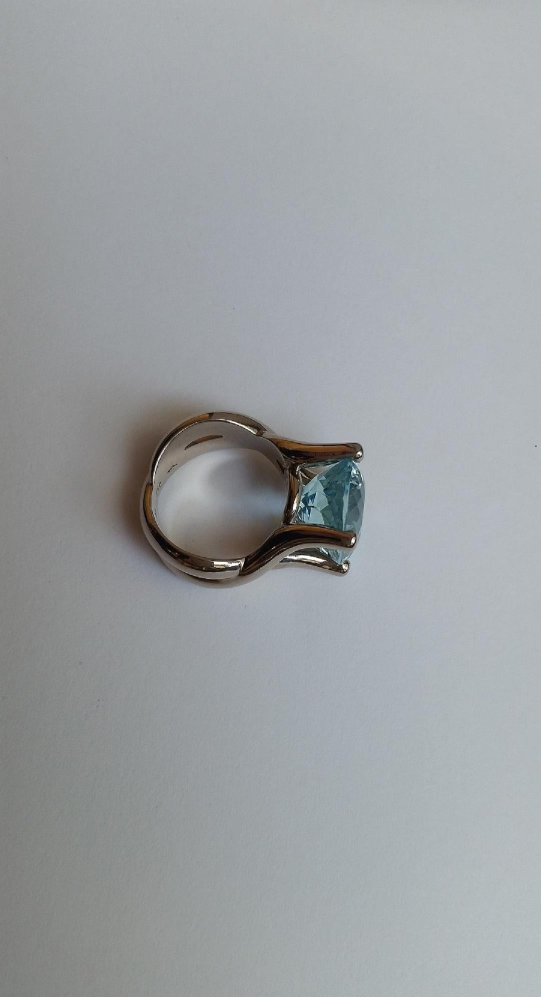 Contemporary Stunning 12.57 Carat Aquamarine Cocktail Ring