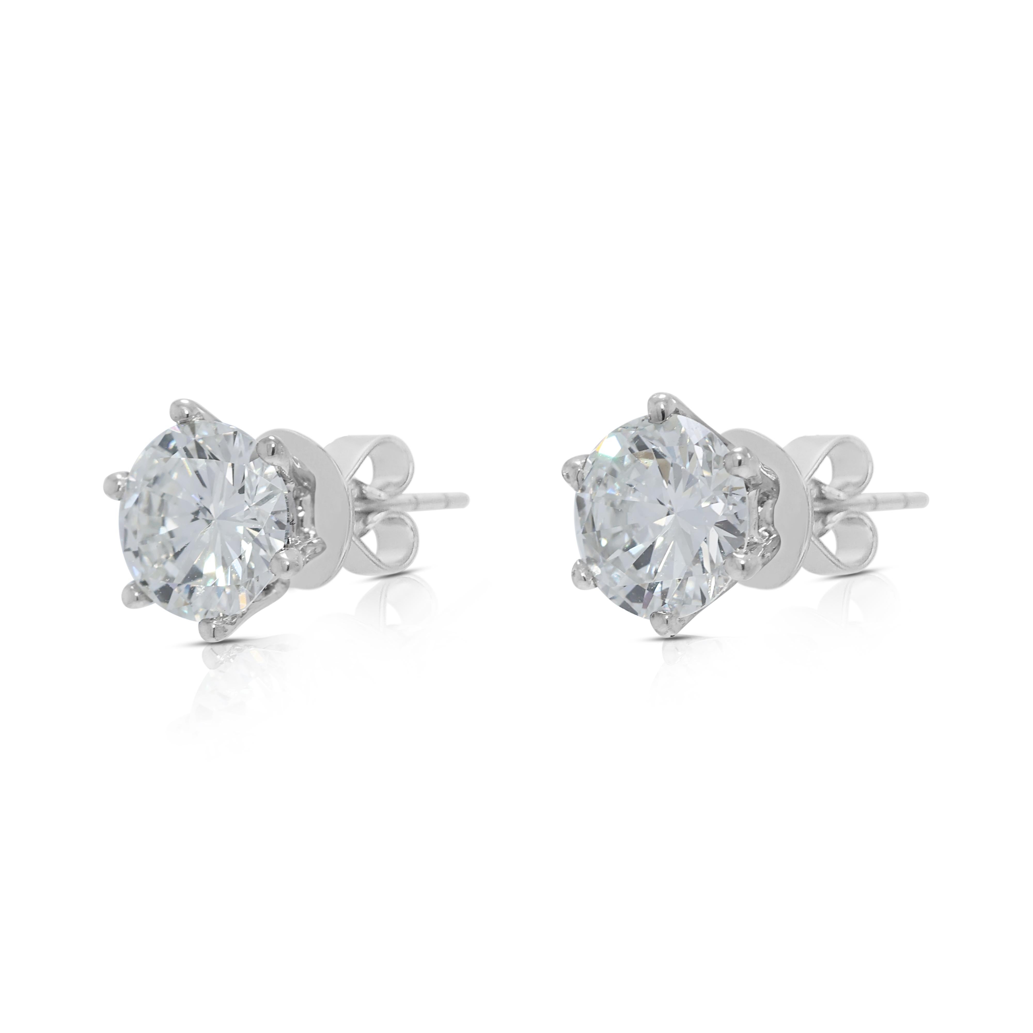 Stunning 1.25ct Natural Diamond Stud Earrings in 18K White Gold In Excellent Condition For Sale In רמת גן, IL