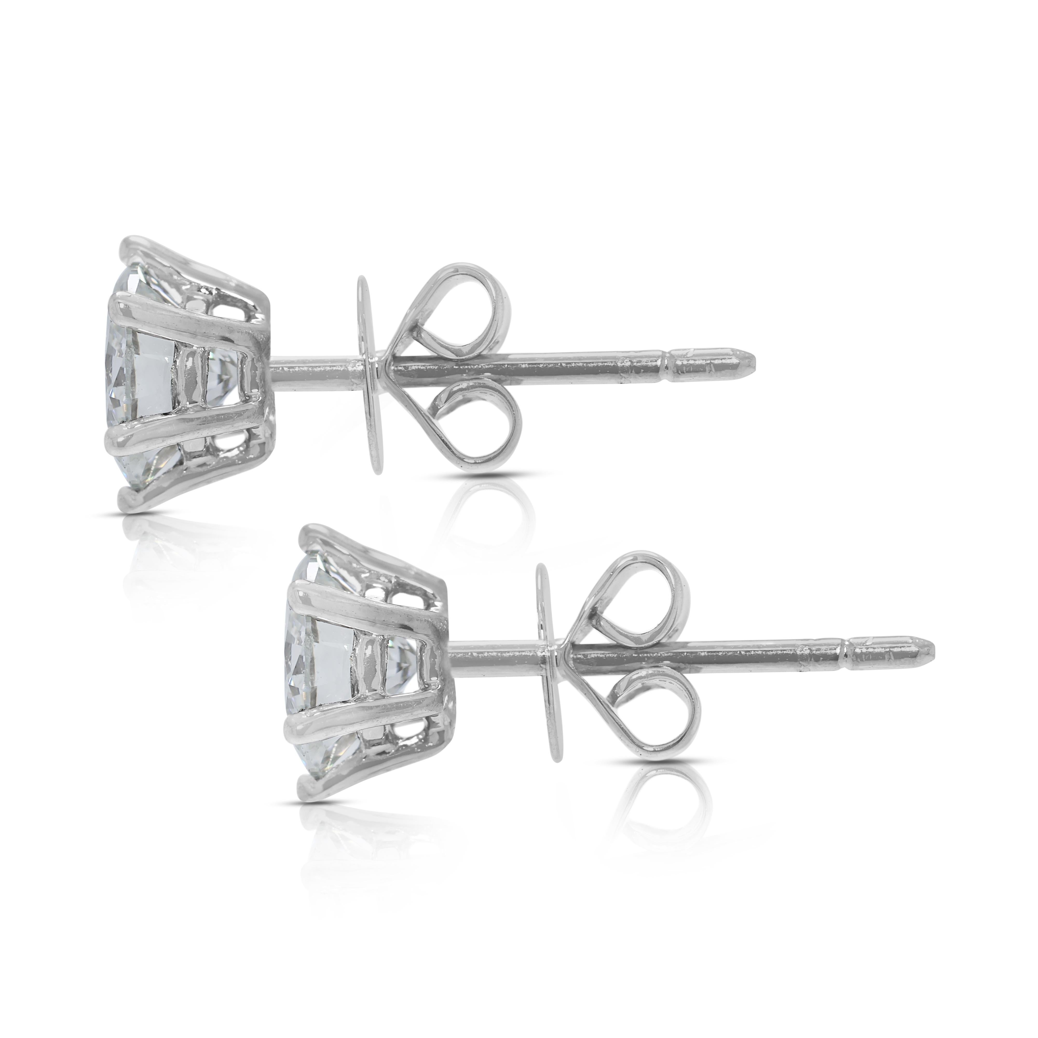 Women's Stunning 1.25ct Natural Diamond Stud Earrings in 18K White Gold For Sale
