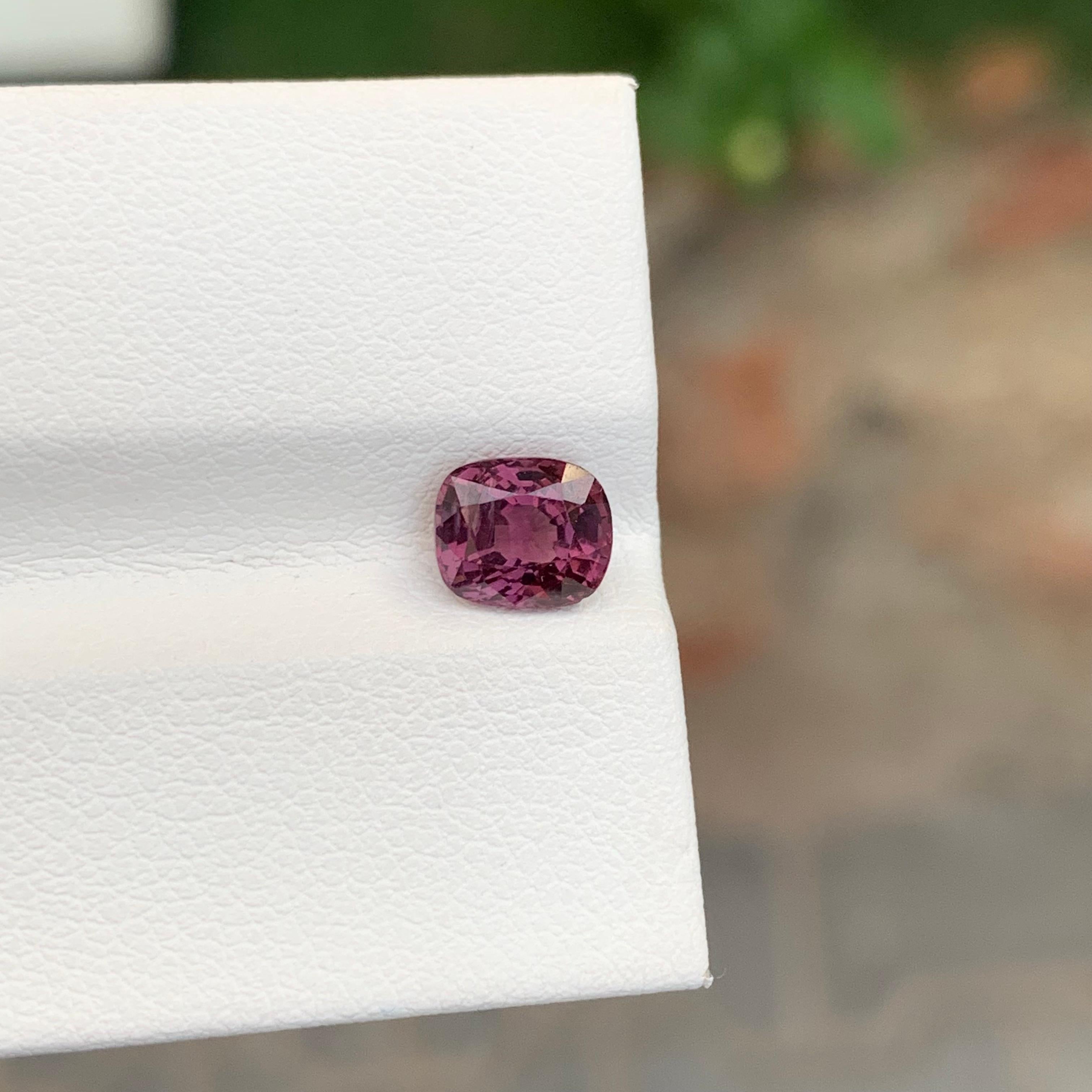 Splendido spinello rosa marroncino vivido da 1,30 carati proveniente dalla miniera del Myanmar in vendita 4