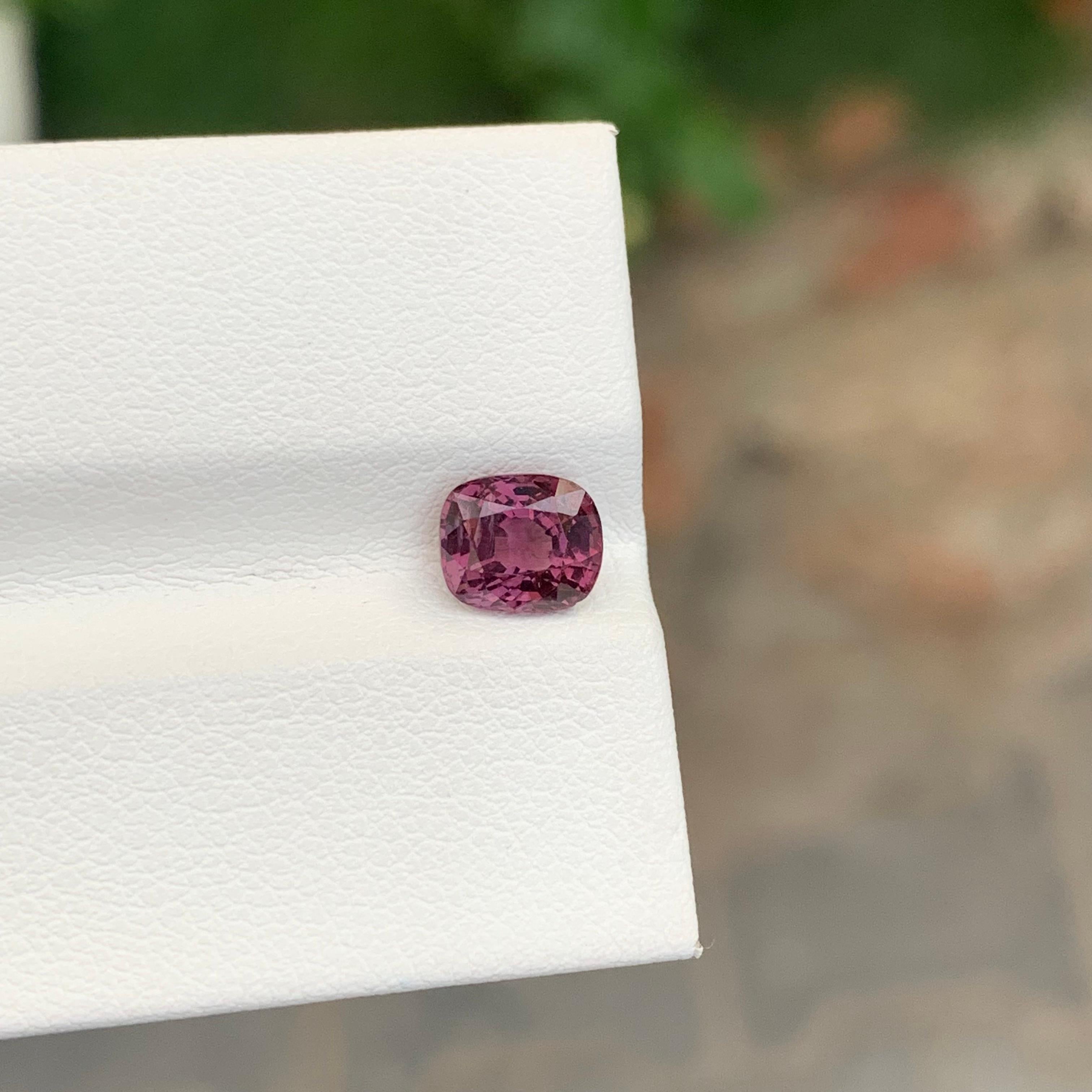 Arts and Crafts Splendido spinello rosa marroncino vivido da 1,30 carati proveniente dalla miniera del Myanmar in vendita