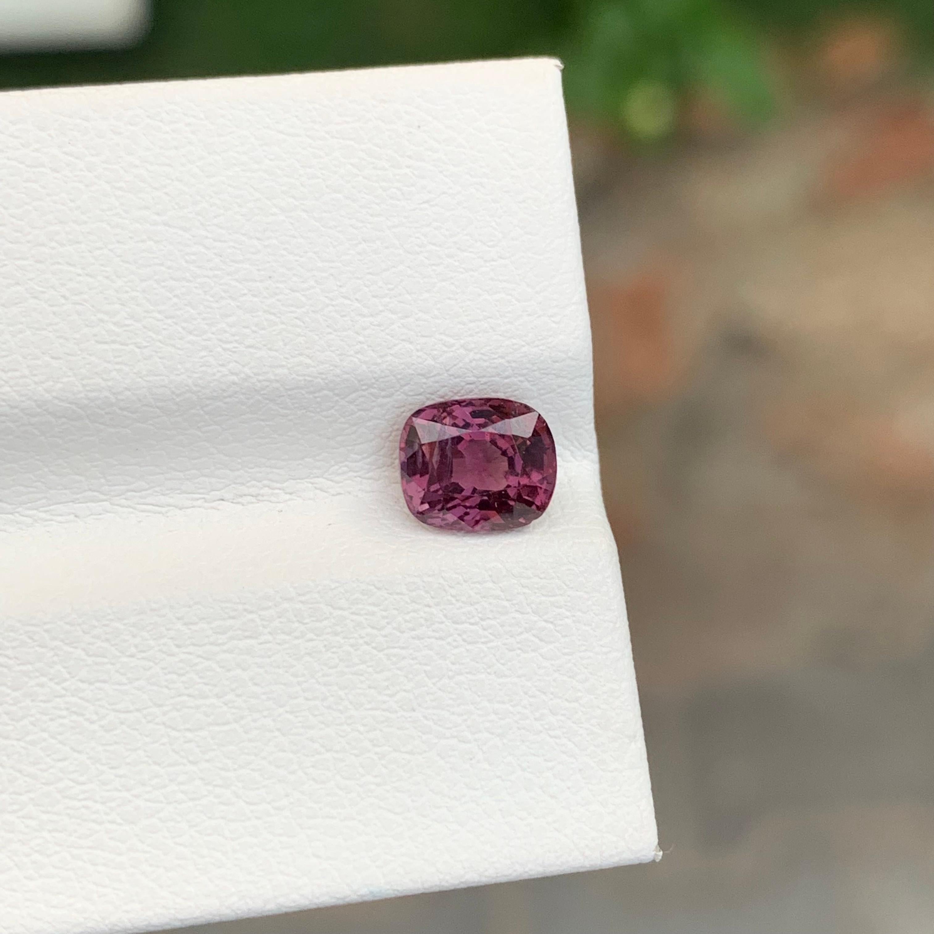 Splendido spinello rosa marroncino vivido da 1,30 carati proveniente dalla miniera del Myanmar in vendita 2