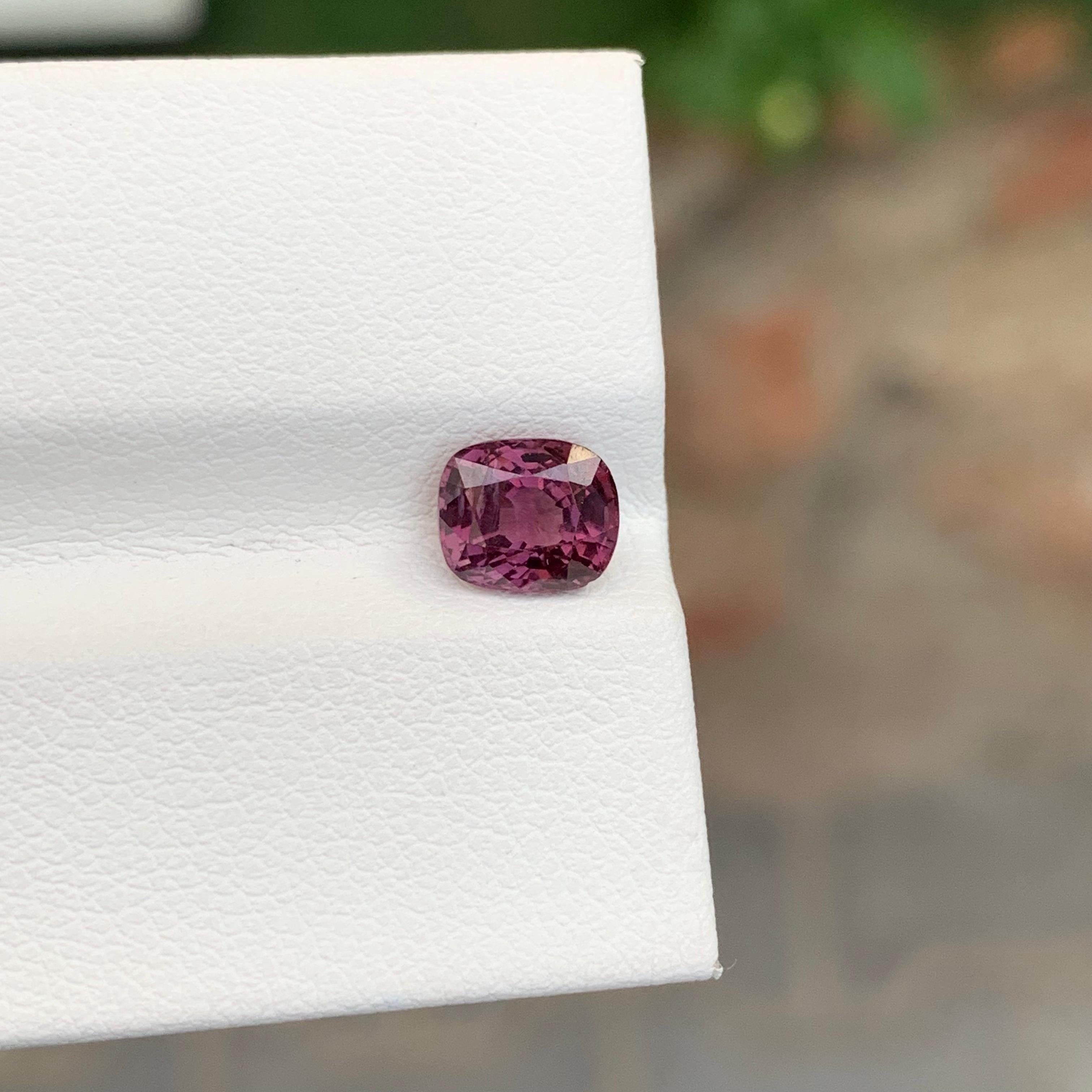 Splendido spinello rosa marroncino vivido da 1,30 carati proveniente dalla miniera del Myanmar in vendita 3