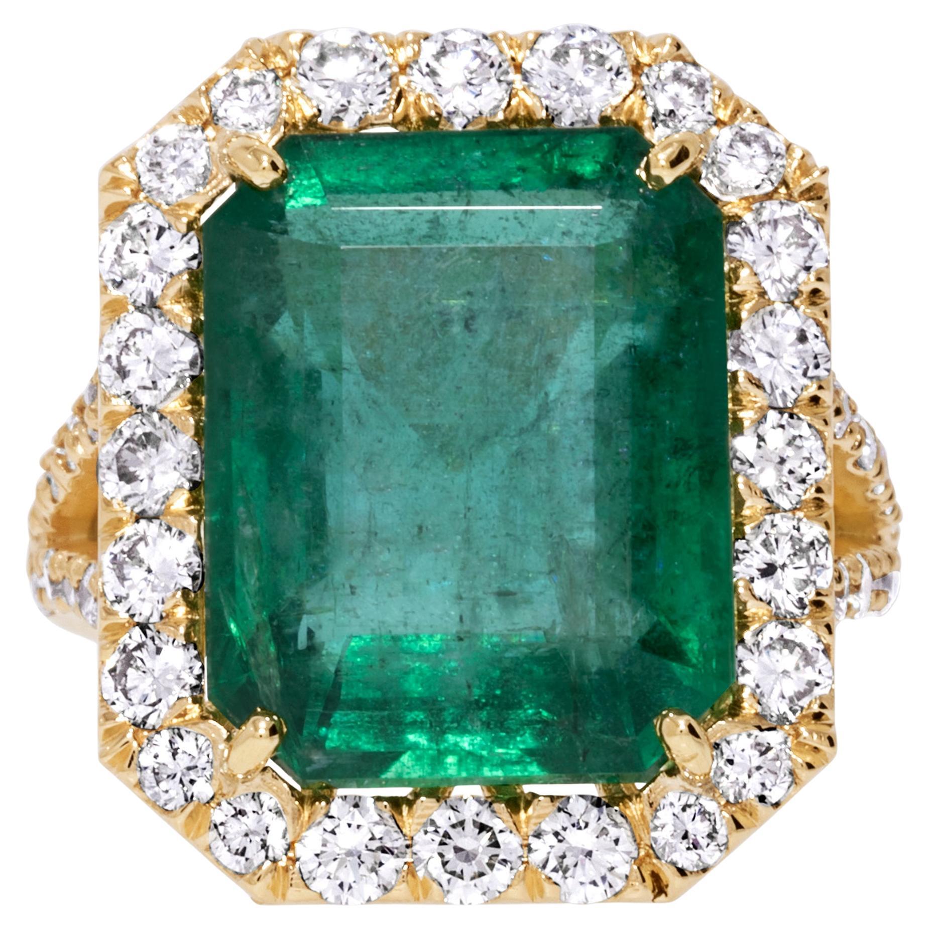 Stunning 13.11ct Certified Green Emerald & Diamond Ring in 18k Yellow Gold
