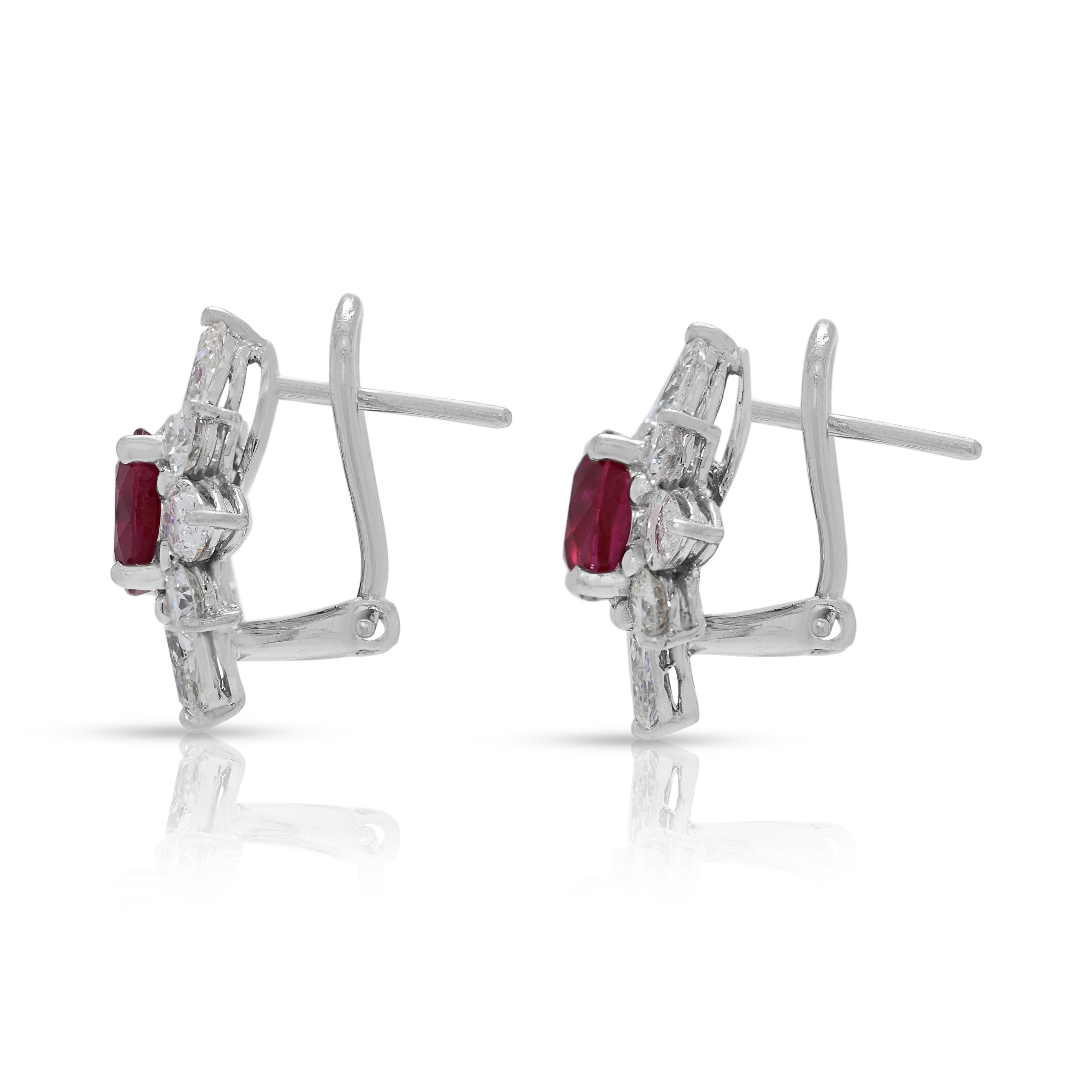 Boucles d'oreilles en or blanc 18 carats avec rubis et diamants de 1,36 ct. Pour femmes en vente