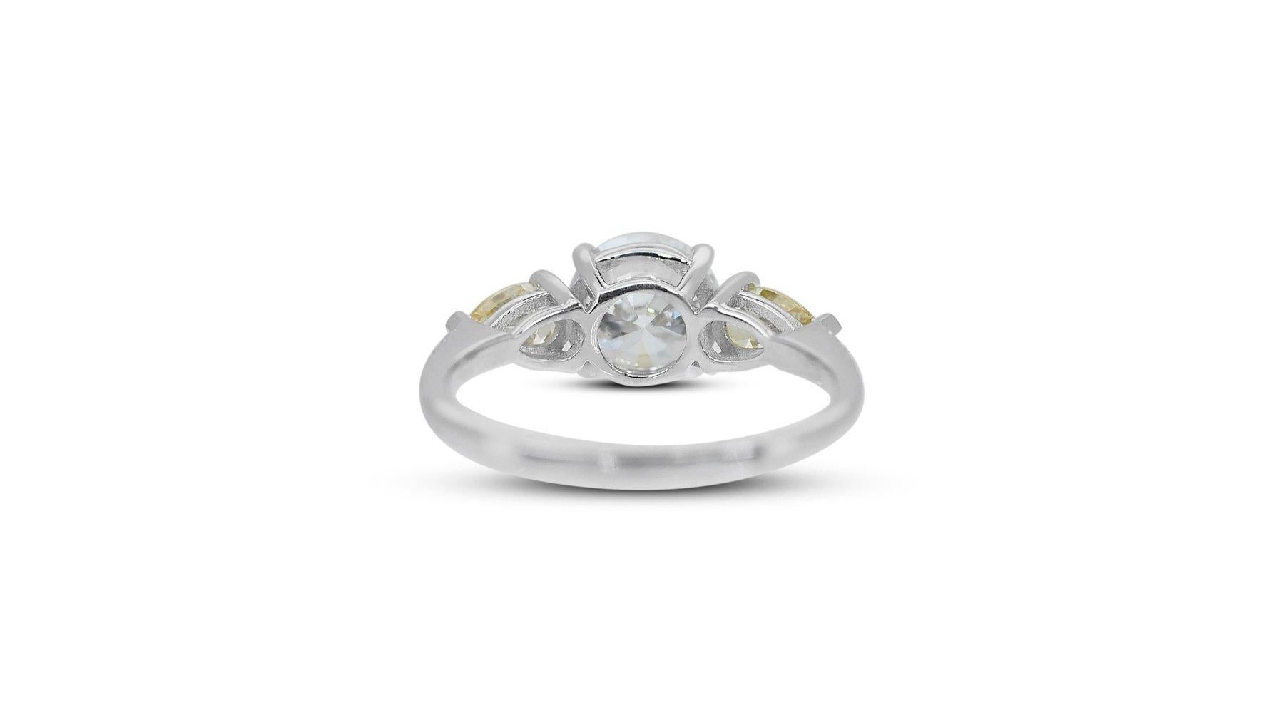 Stunning 1.37 Carat Round Brilliant Natural Diamond Ring 2