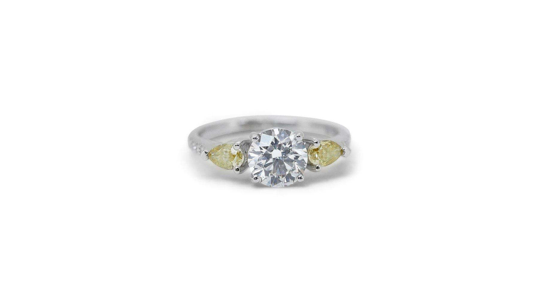 Stunning 1.37 Carat Round Brilliant Natural Diamond Ring 3