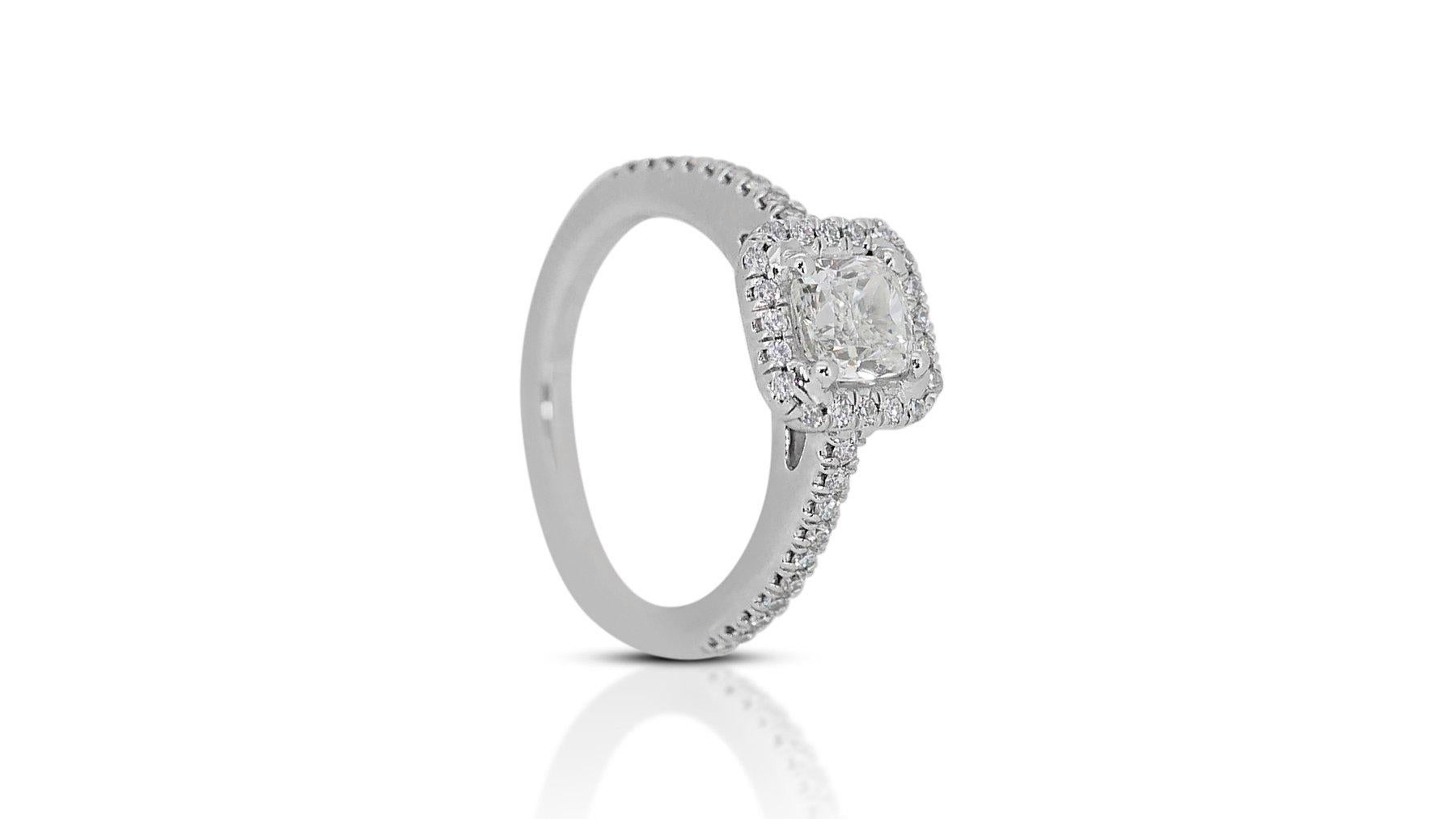 Stupendo anello aureolato con 1,37 carati di diamanti in oro bianco 18 carati - Certificato GIA In condizioni Nuovo in vendita a רמת גן, IL
