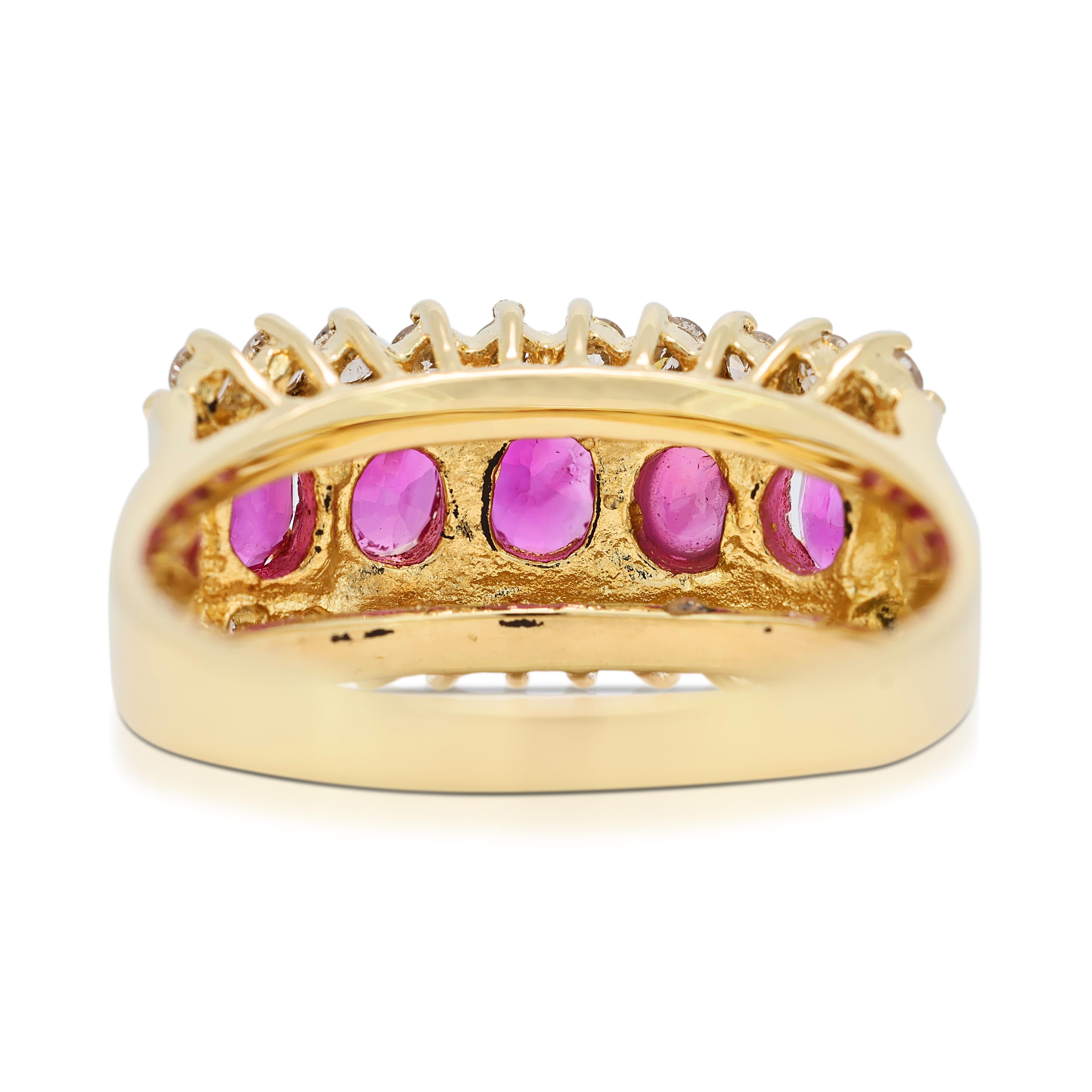 Superbe bague en or jaune 18 carats avec rubis et diamants de 1,39 carat Pour femmes en vente