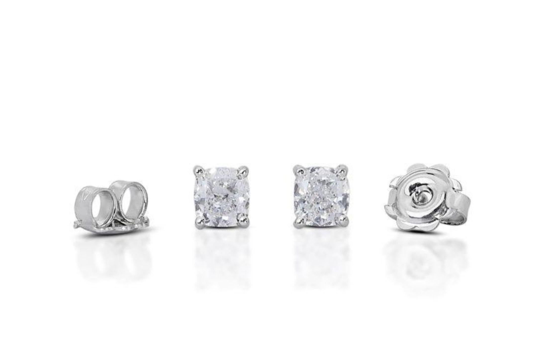 Stunning 1.40ct Cushion Modified Diamond Earrings set in 18K White Gold In New Condition In רמת גן, IL
