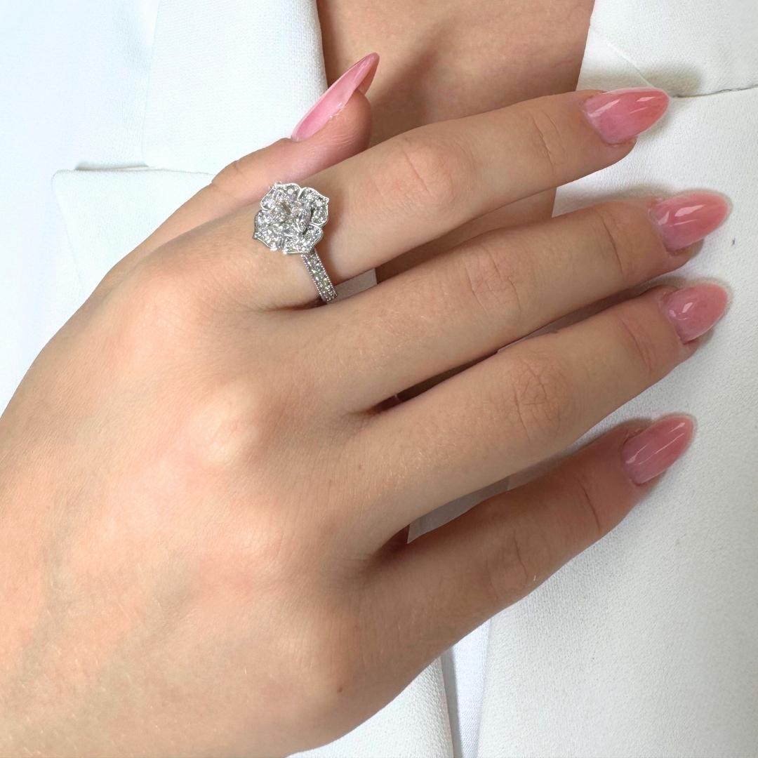 Whiting 1.41ct Diamants Cluster Ring en or blanc 18k - IGI Certified en vente 5