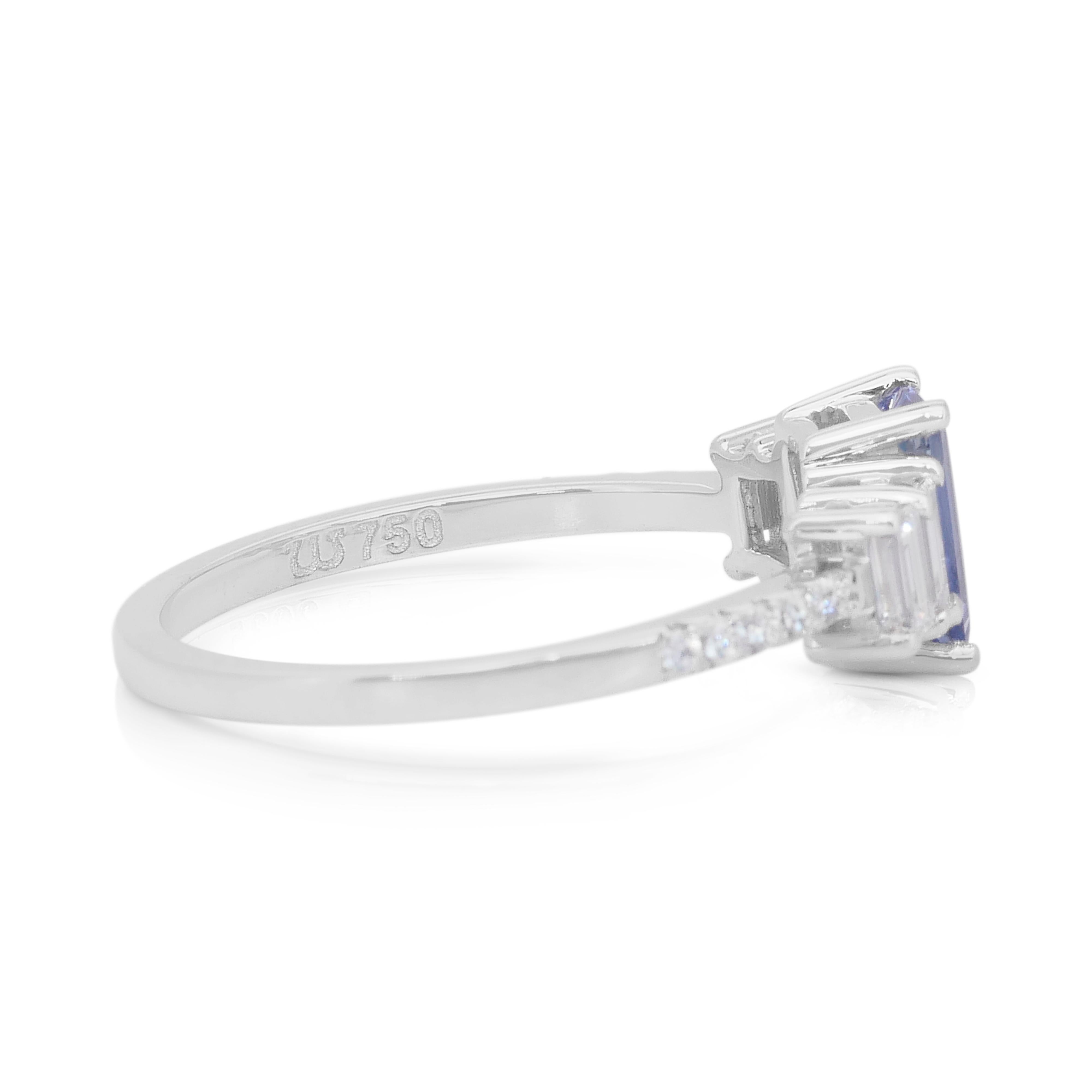 Impresionante anillo con pavé de tanzanita y diamantes de 1,43 ct en oro blanco de 18k en Nuevo estado para la venta en רמת גן, IL