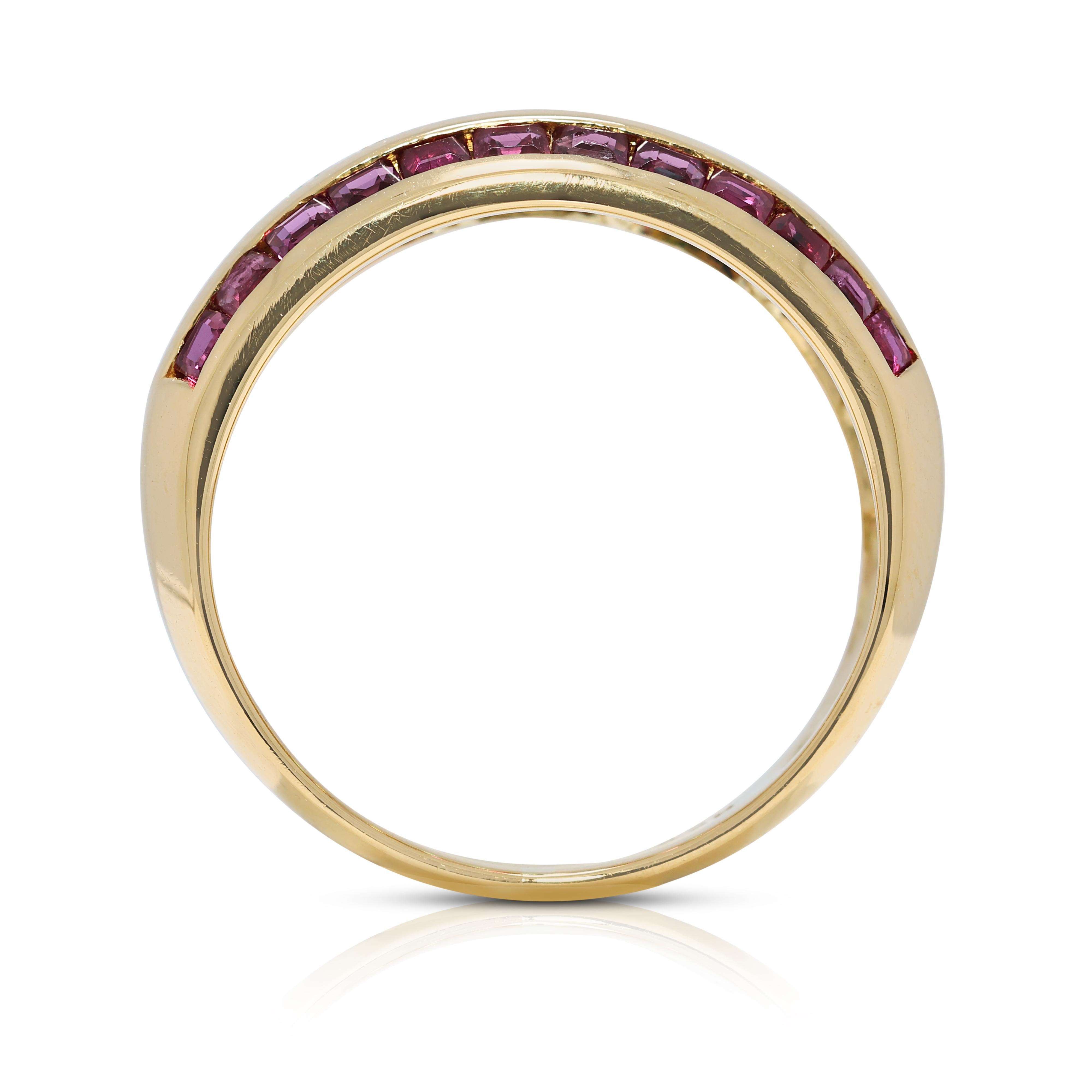 Impresionante anillo de oro amarillo de 18 quilates con rubí, esmeralda y diamantes naturales de 1,45 quilates en venta 3