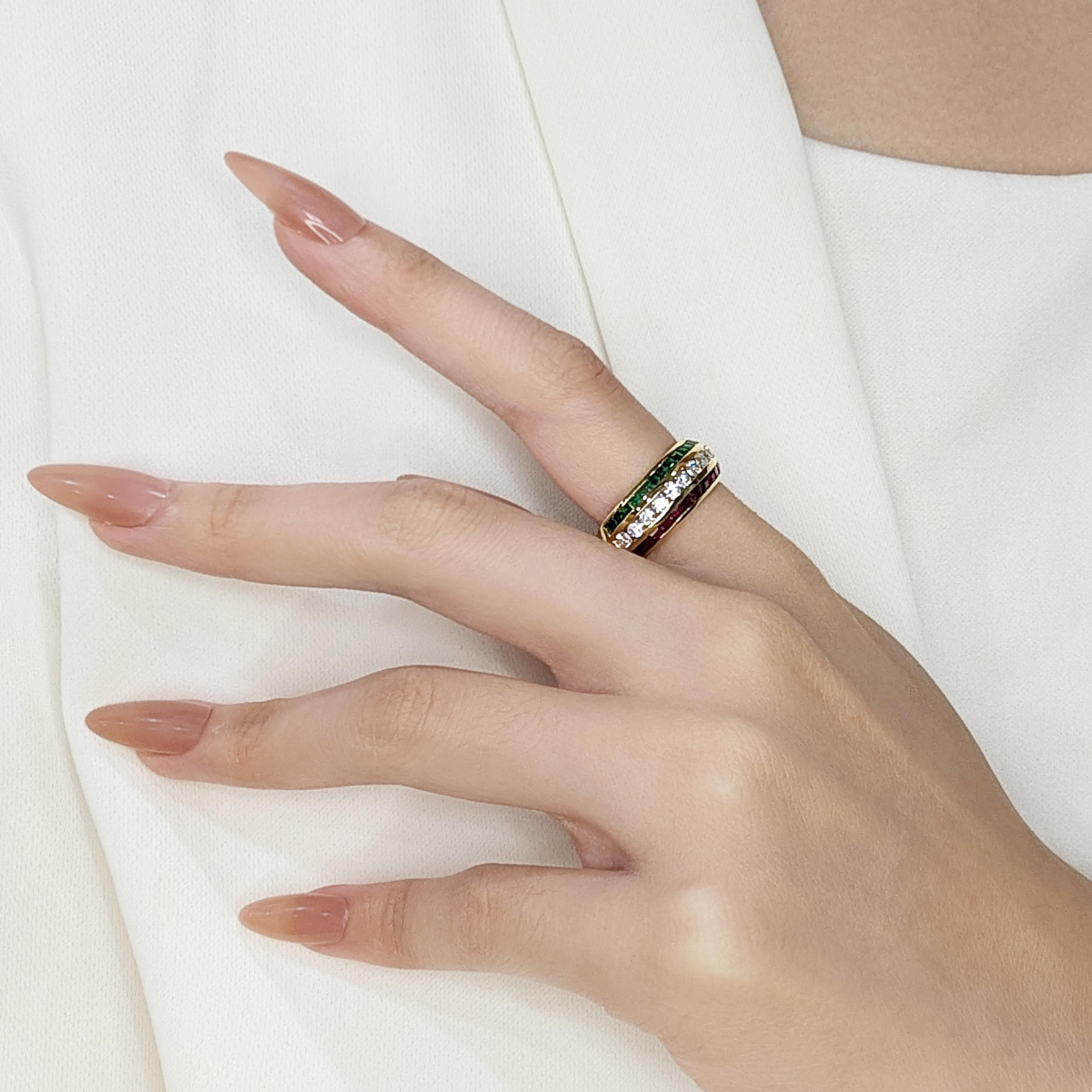 Impresionante anillo de oro amarillo de 18 quilates con rubí, esmeralda y diamantes naturales de 1,45 quilates en venta 4