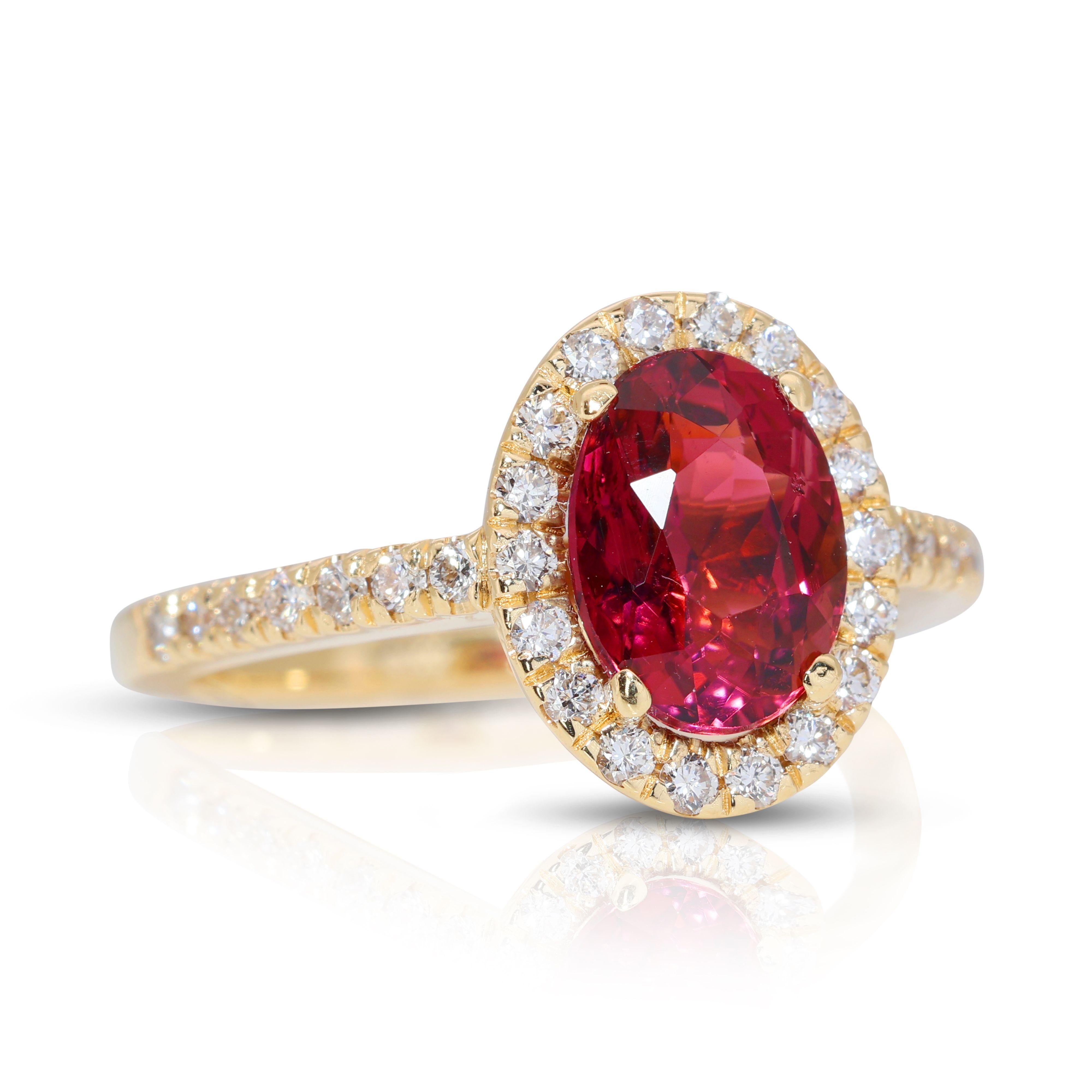 Stunning 1.45ct Tourmaline Pave Ring with Side Diamonds In New Condition For Sale In רמת גן, IL